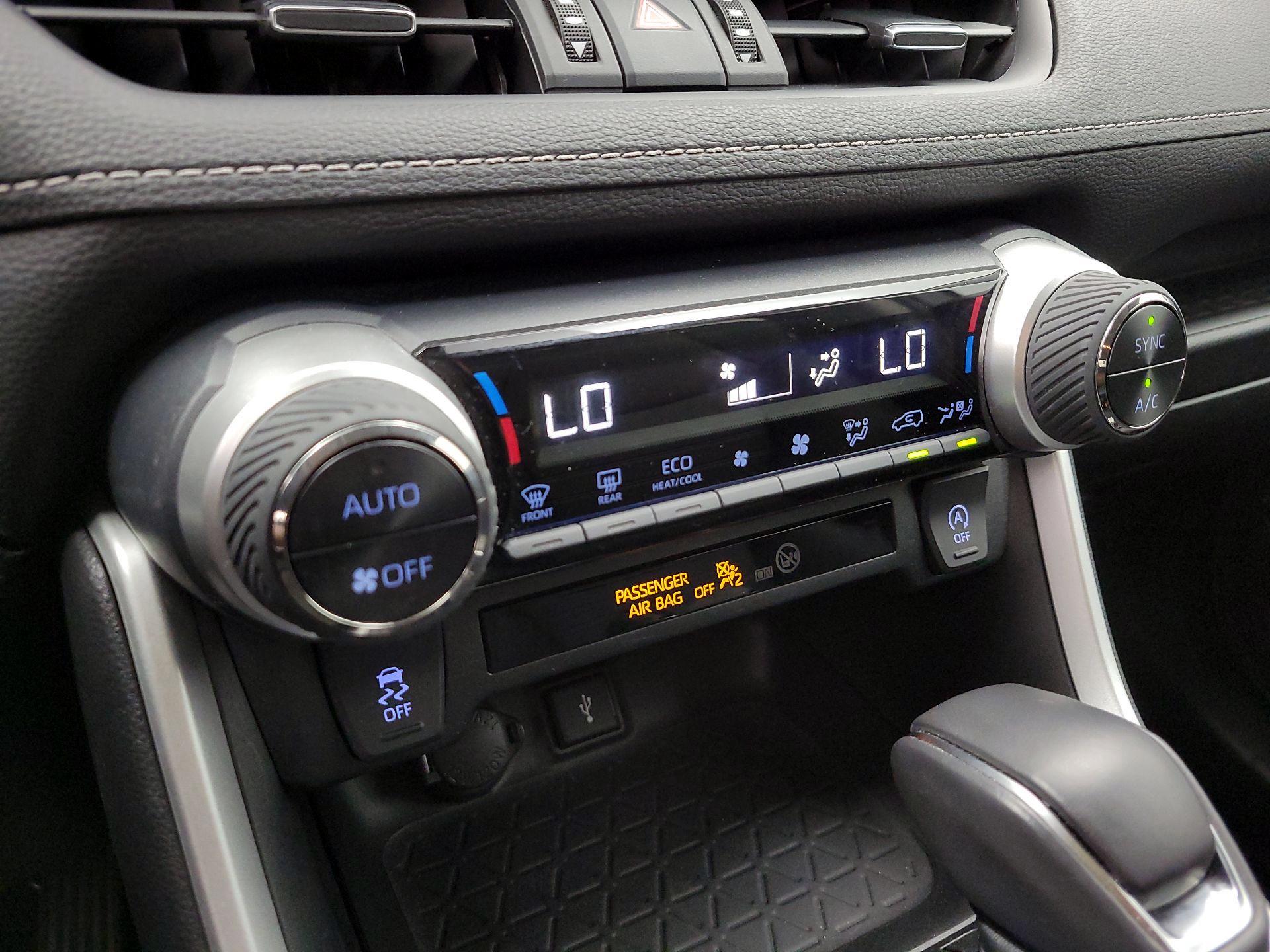 Thumbnail: 2021 Toyota RAV4 - 17