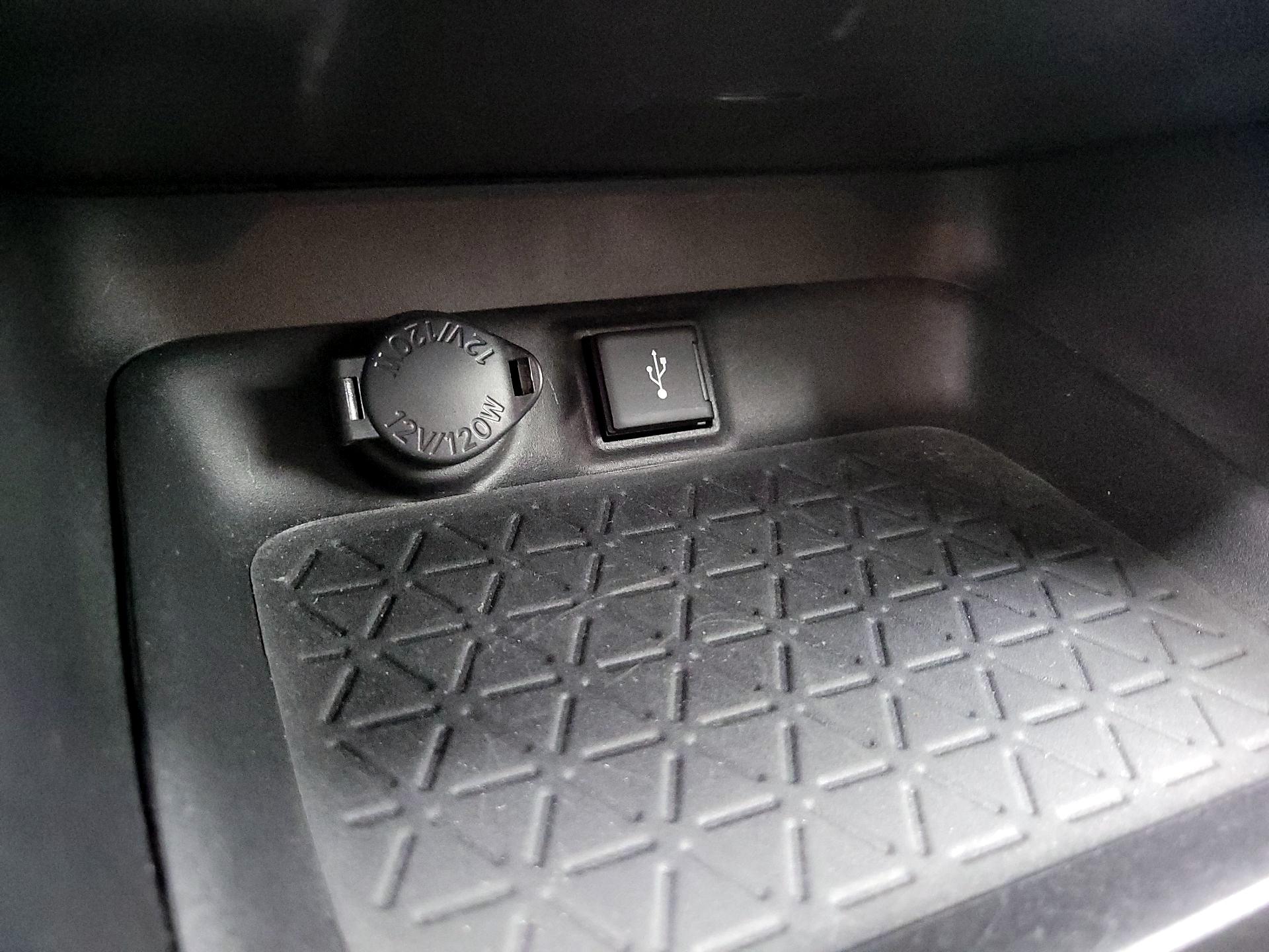 Thumbnail: 2021 Toyota RAV4 - 19