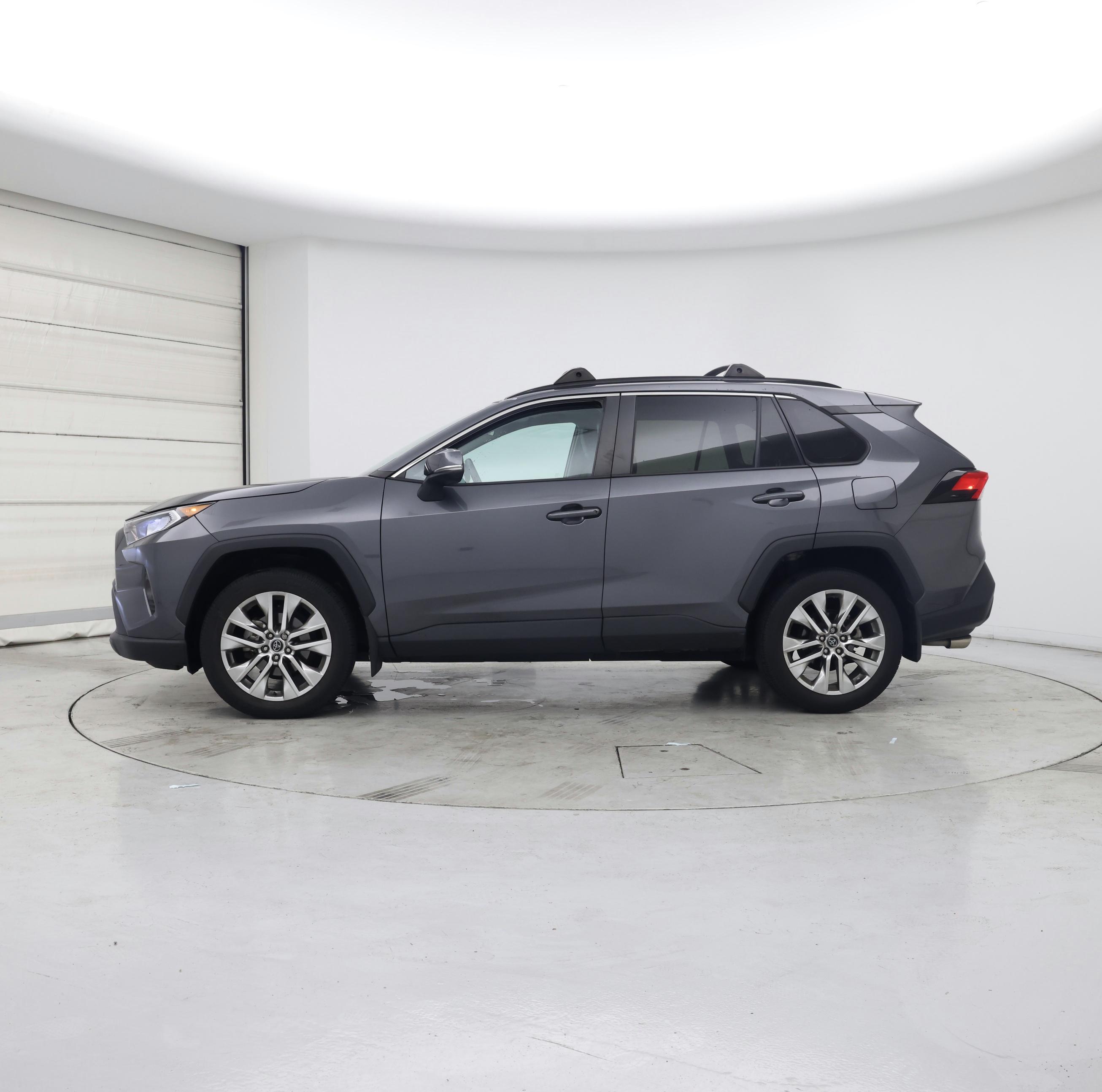 Thumbnail: 2021 Toyota RAV4 - 3