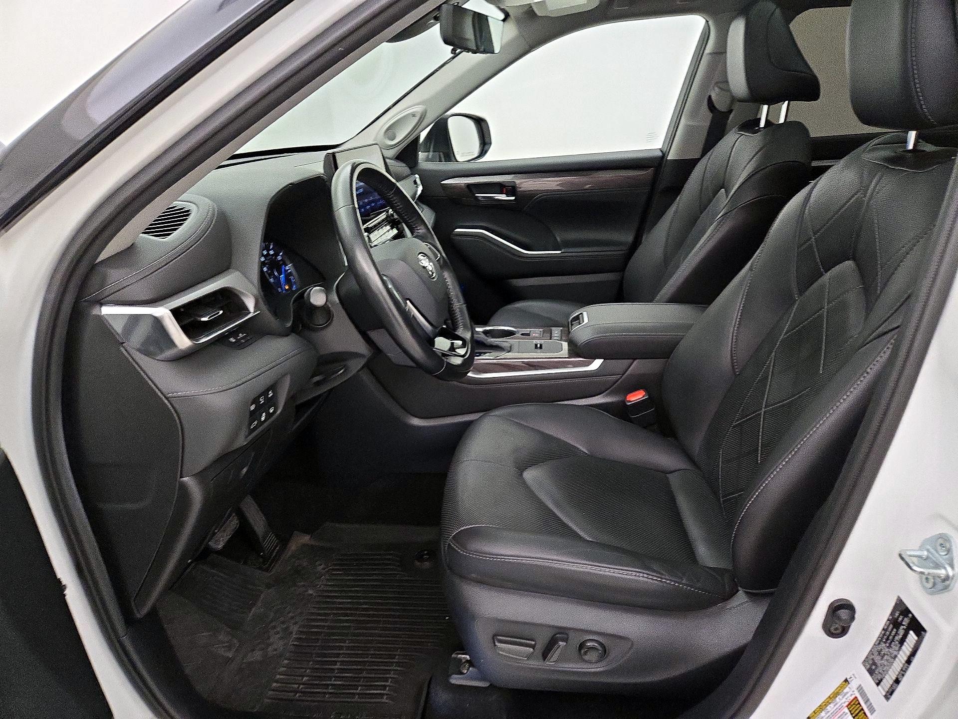 Thumbnail: 2021 Toyota Highlander - 11