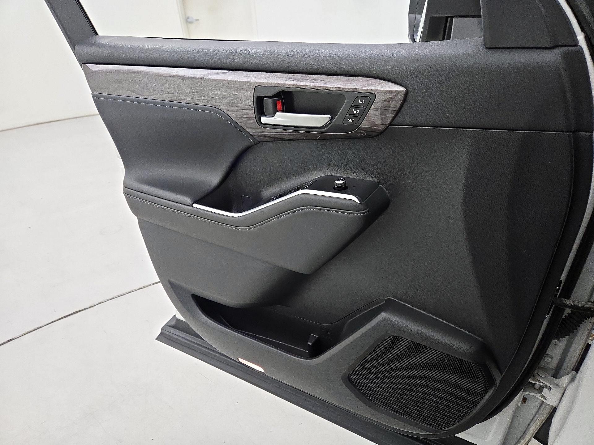 Thumbnail: 2021 Toyota Highlander - 12