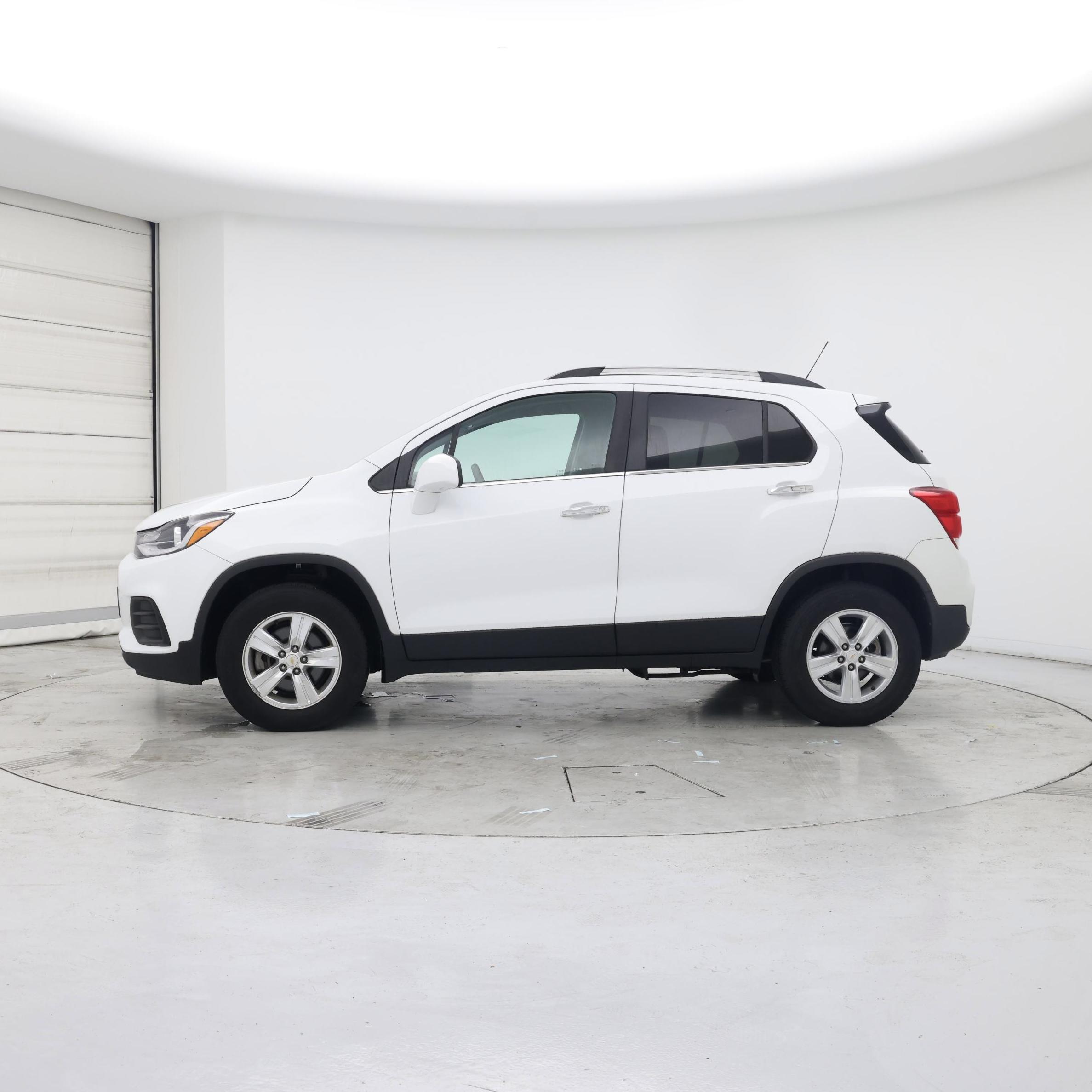 Thumbnail: 2018 Chevrolet Trax - 3