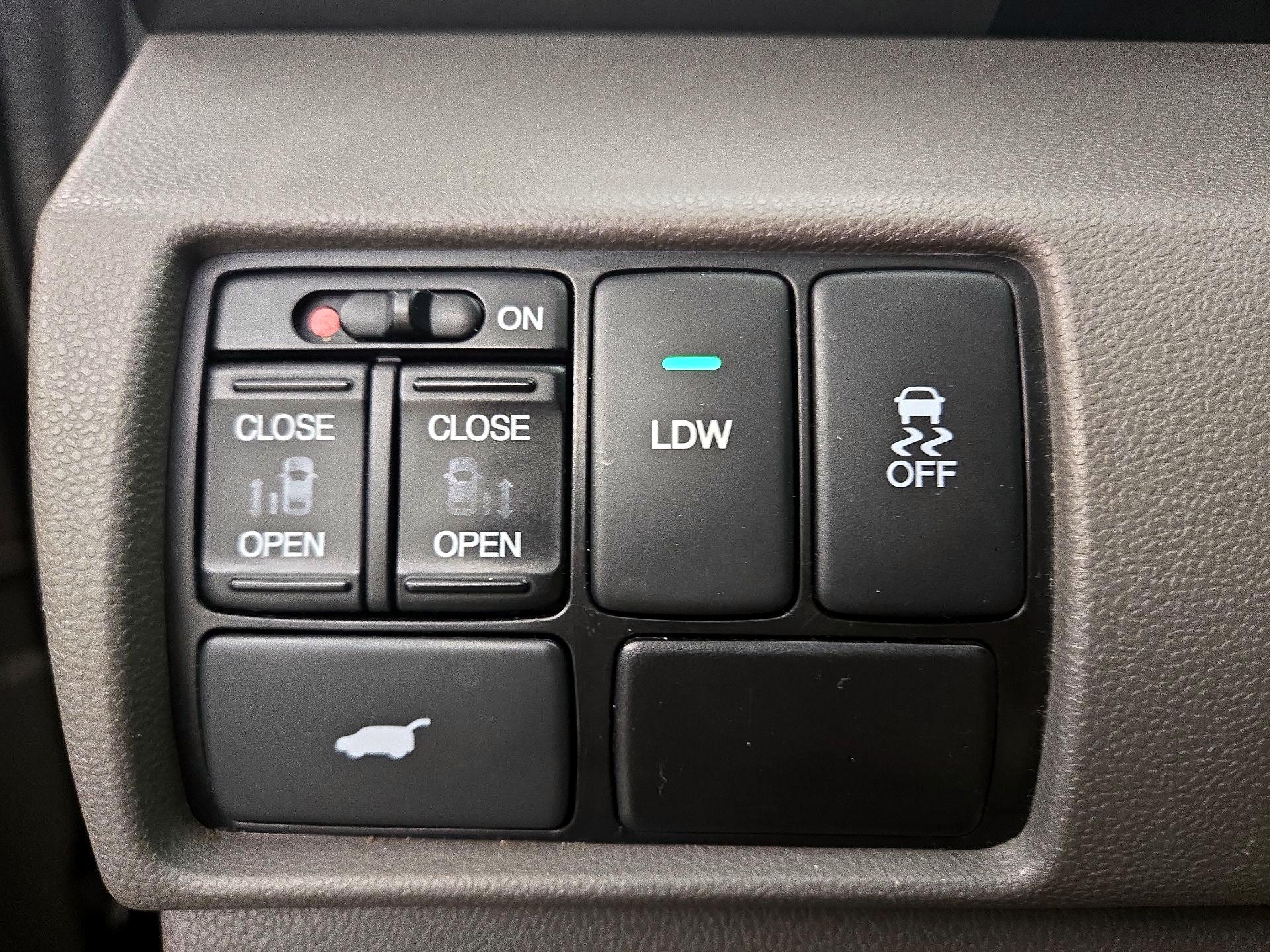 Thumbnail: 2016 Honda Odyssey - 13