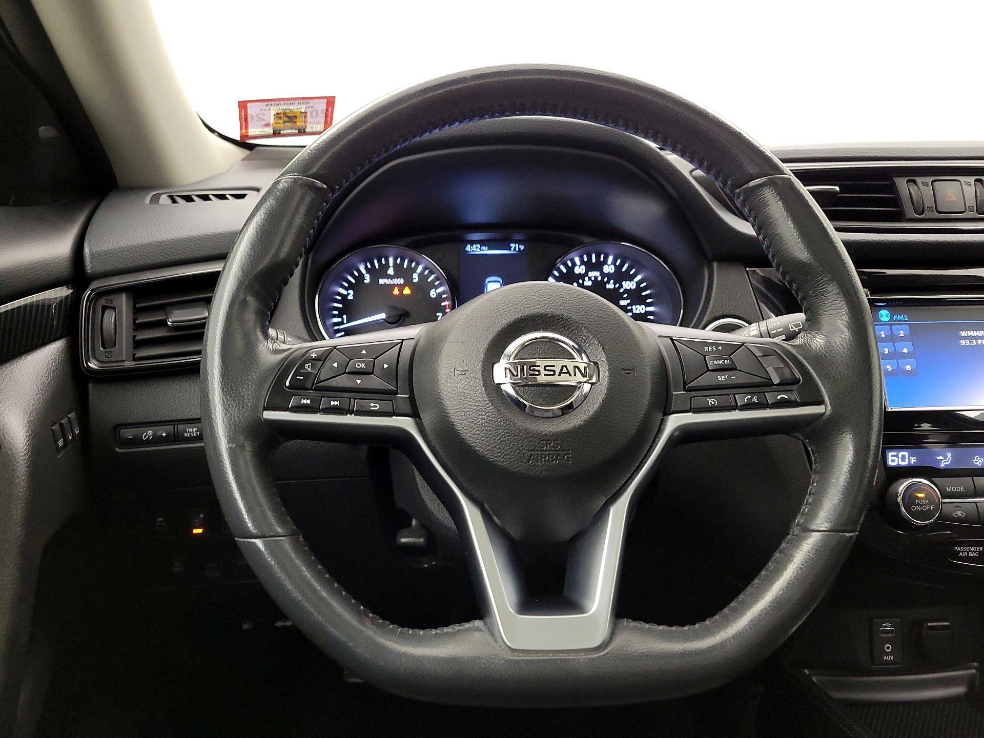 Thumbnail: 2017 Nissan Rogue - 10
