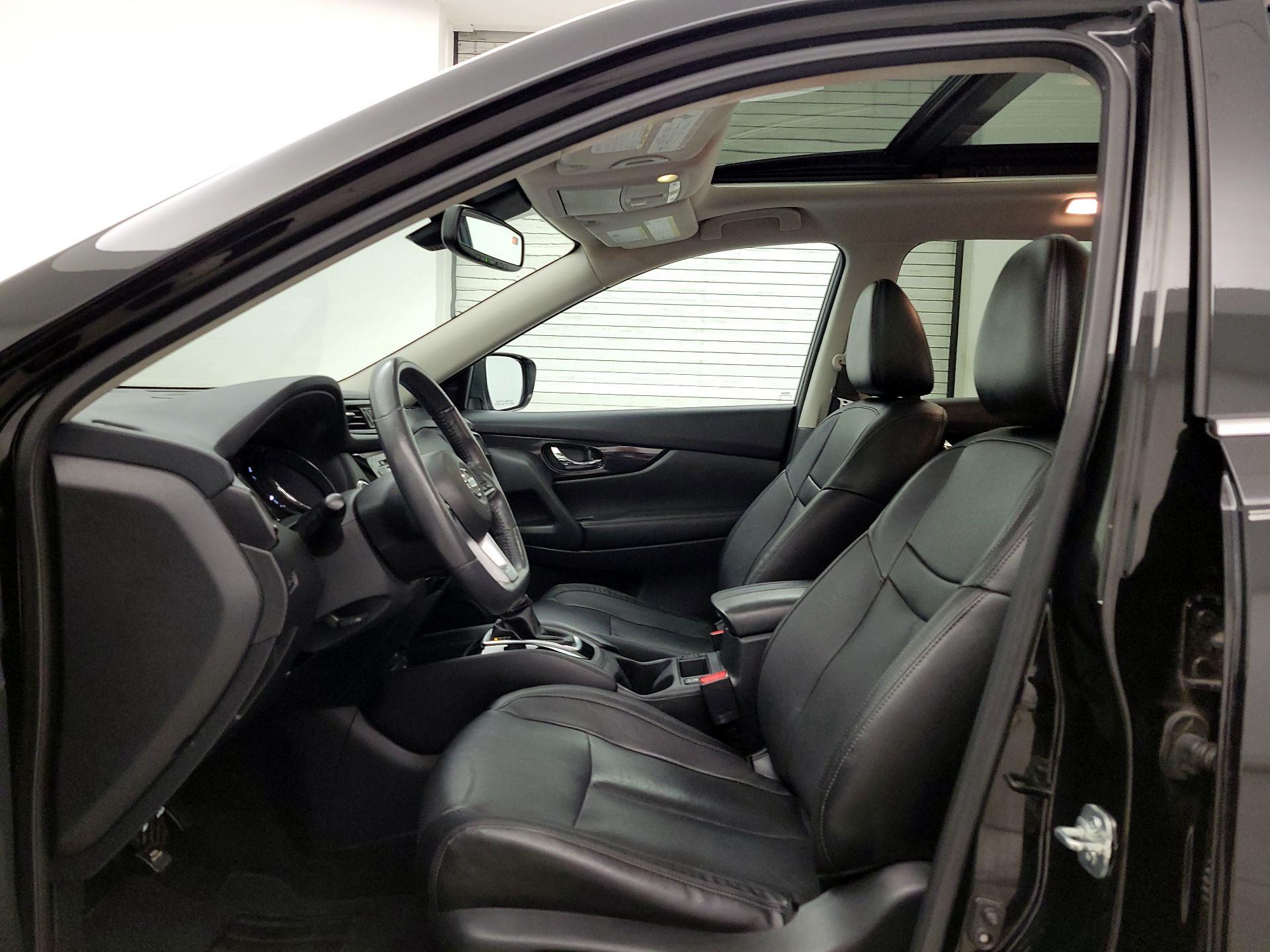 Thumbnail: 2017 Nissan Rogue - 11