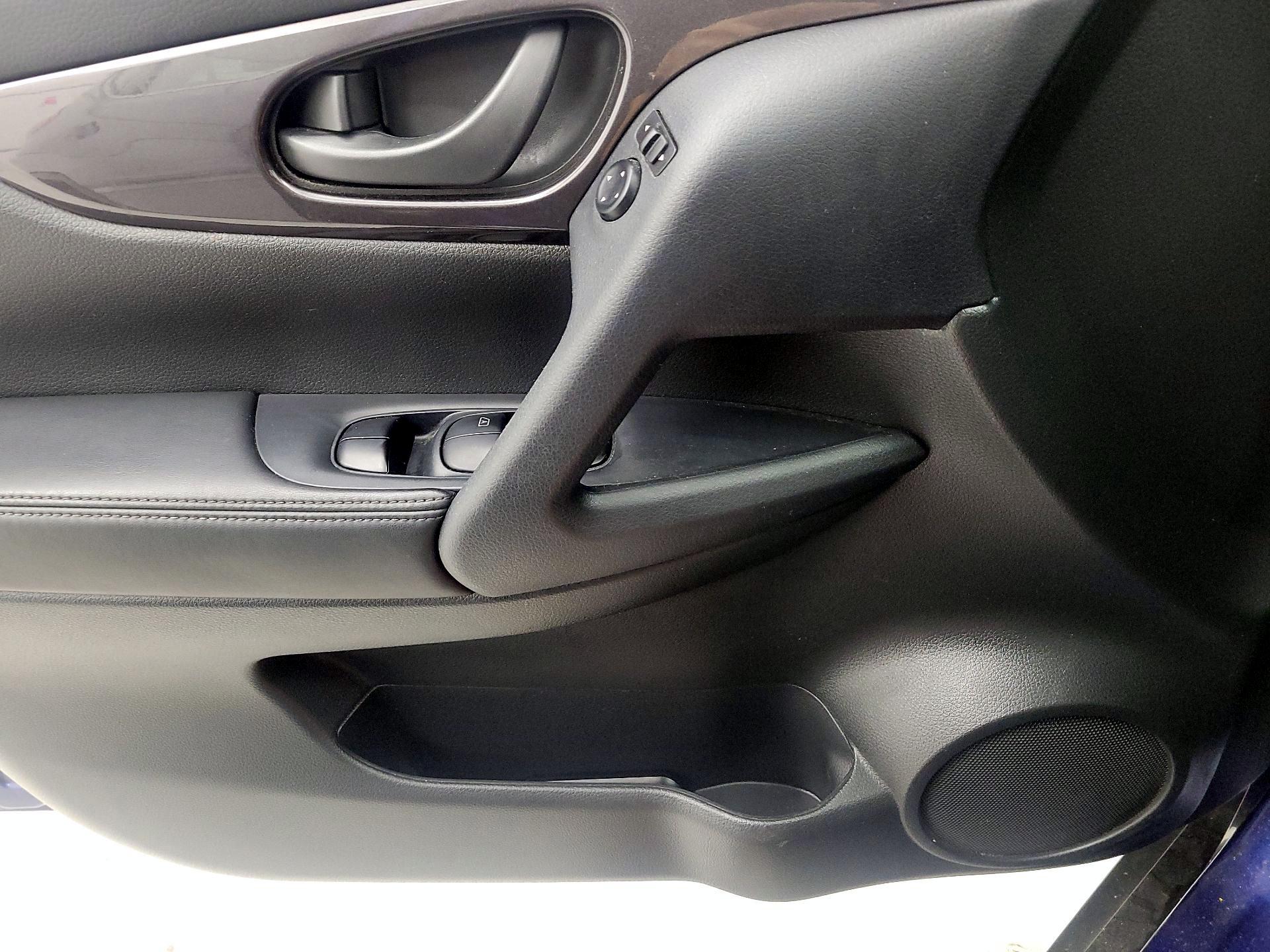 Thumbnail: 2019 Nissan Rogue - 12