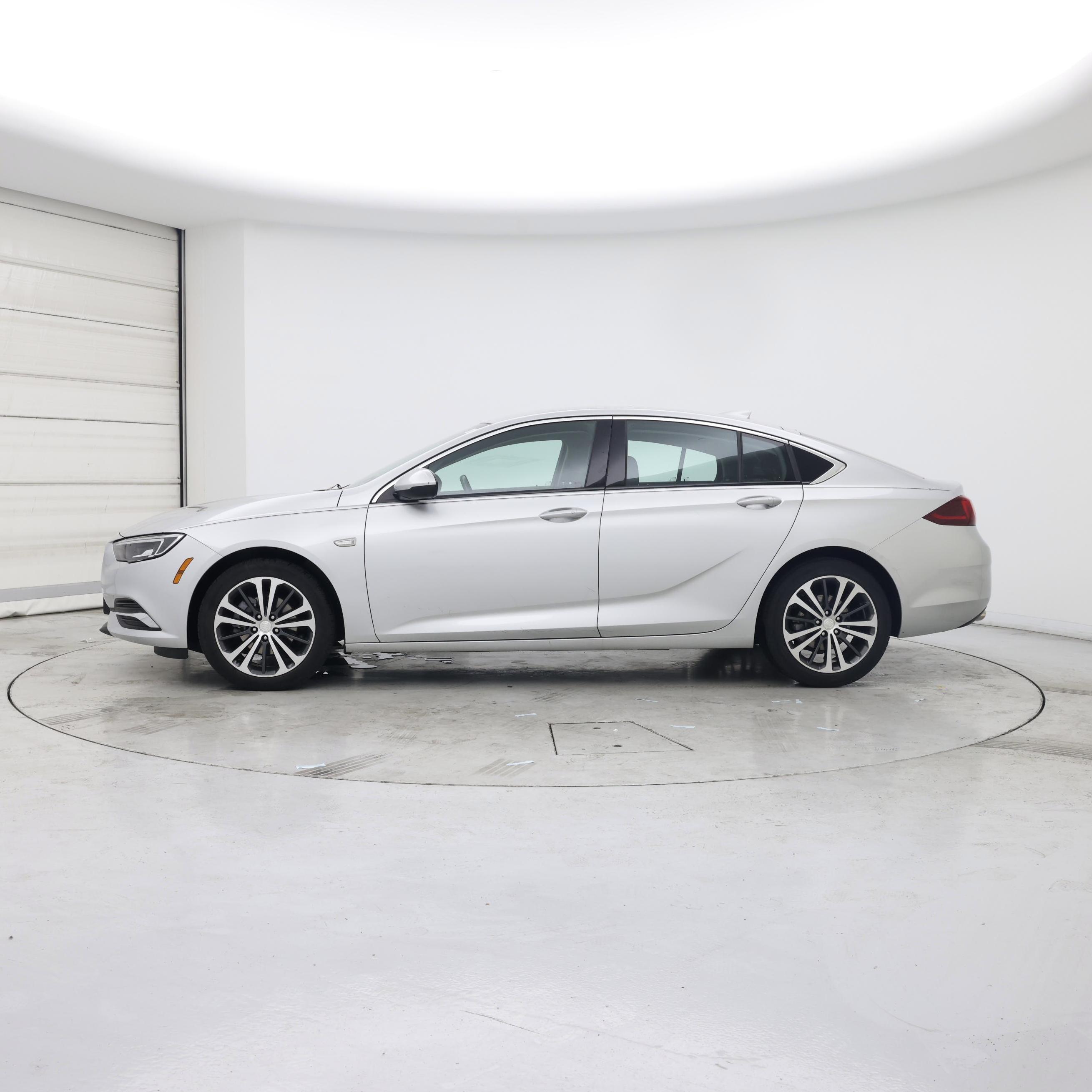 Thumbnail: 2019 Buick Regal - 3