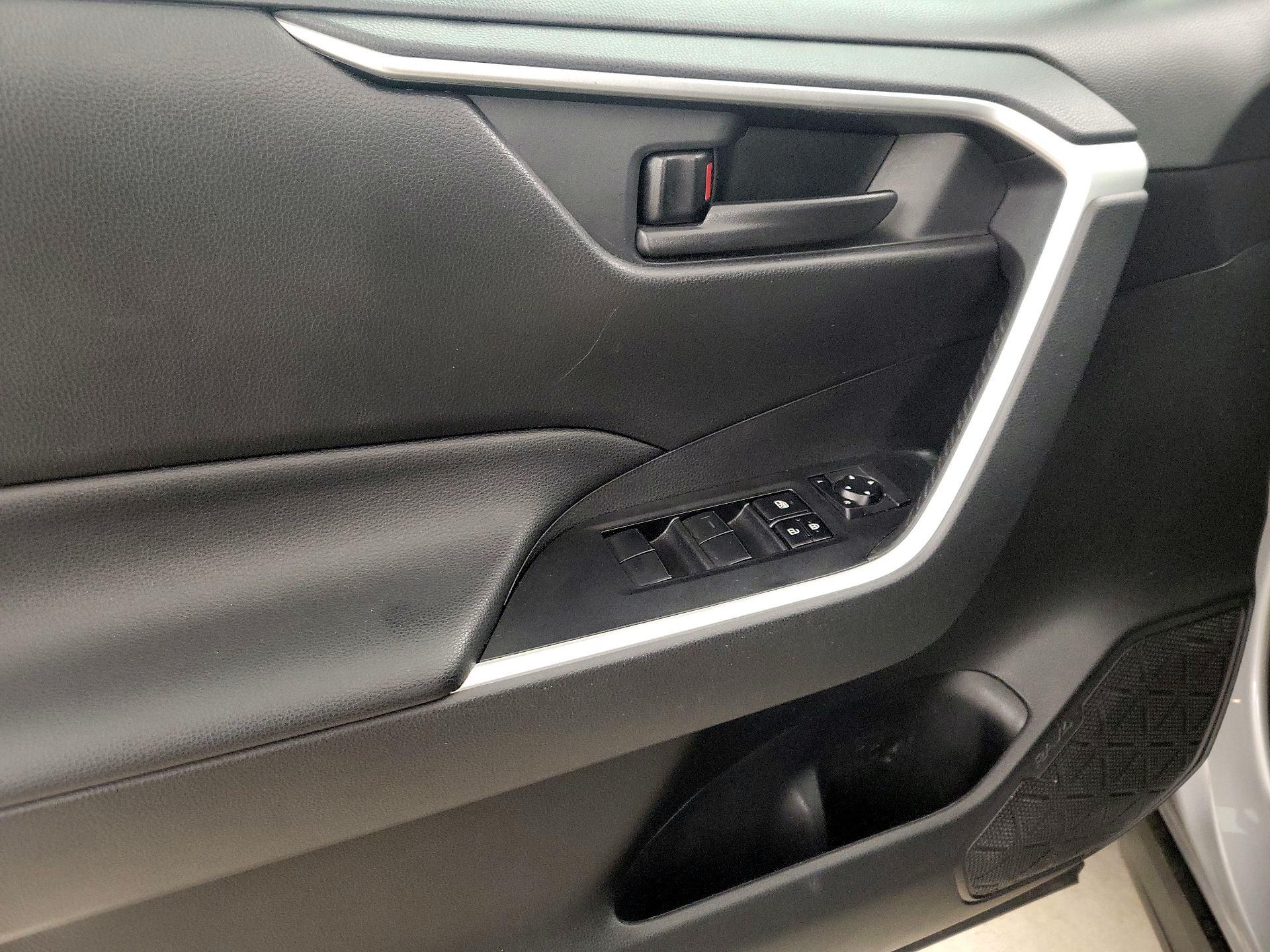 Thumbnail: 2020 Toyota RAV4 - 12