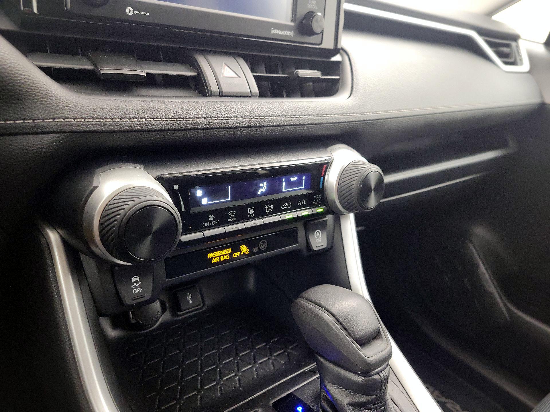 Thumbnail: 2020 Toyota RAV4 - 16