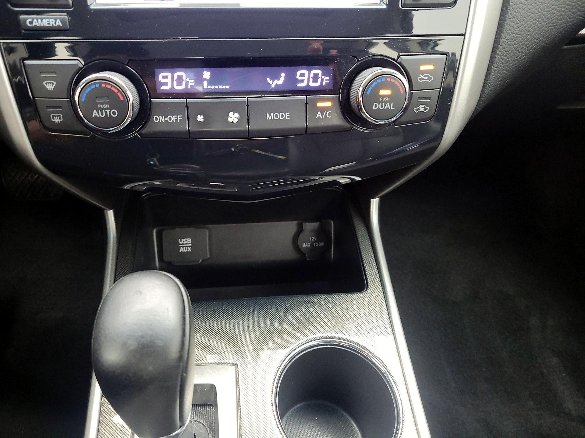 Thumbnail: 2015 Nissan Altima - 16