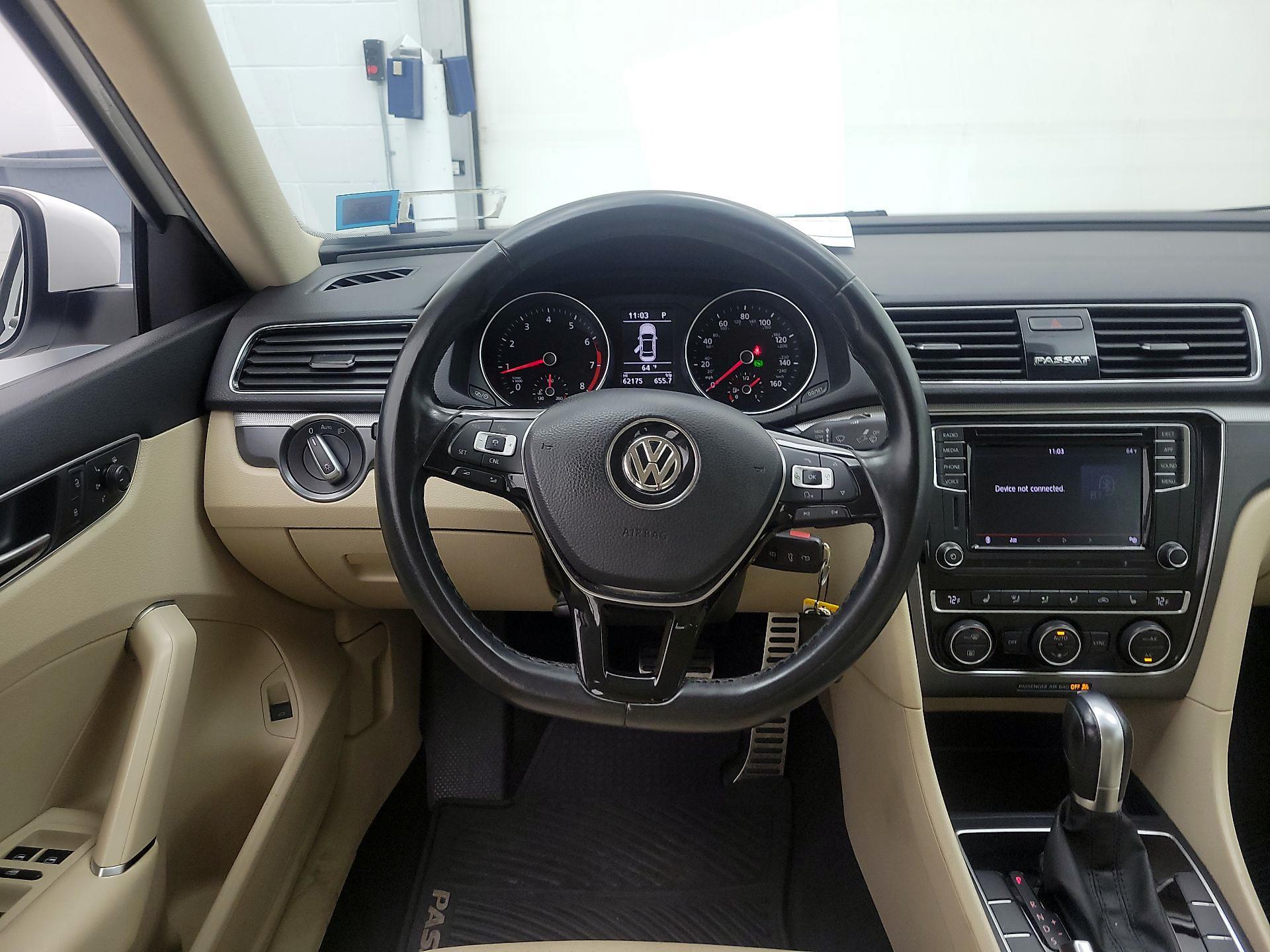 Thumbnail: 2018 Volkswagen Passat - 10