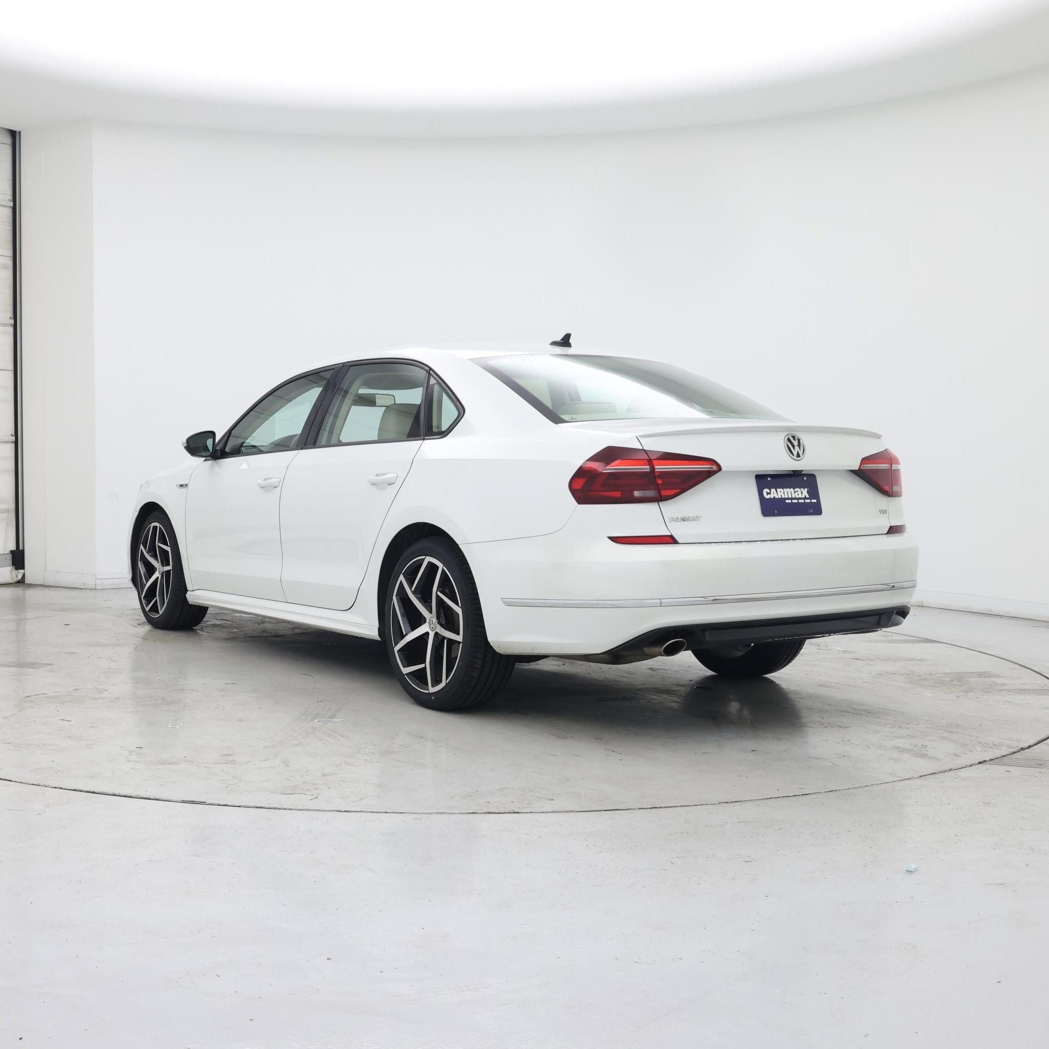 Thumbnail: 2018 Volkswagen Passat - 2