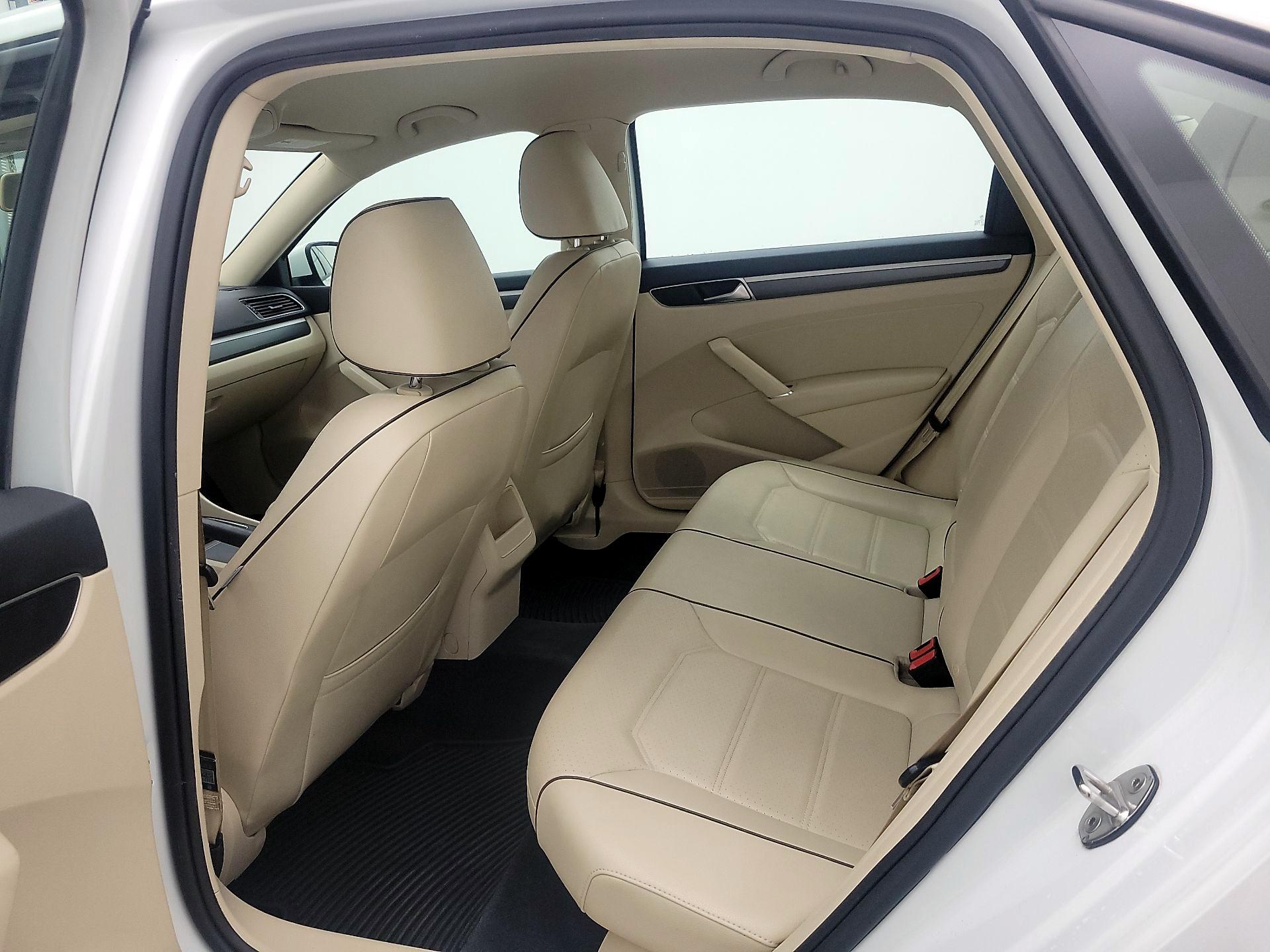 Thumbnail: 2018 Volkswagen Passat - 19