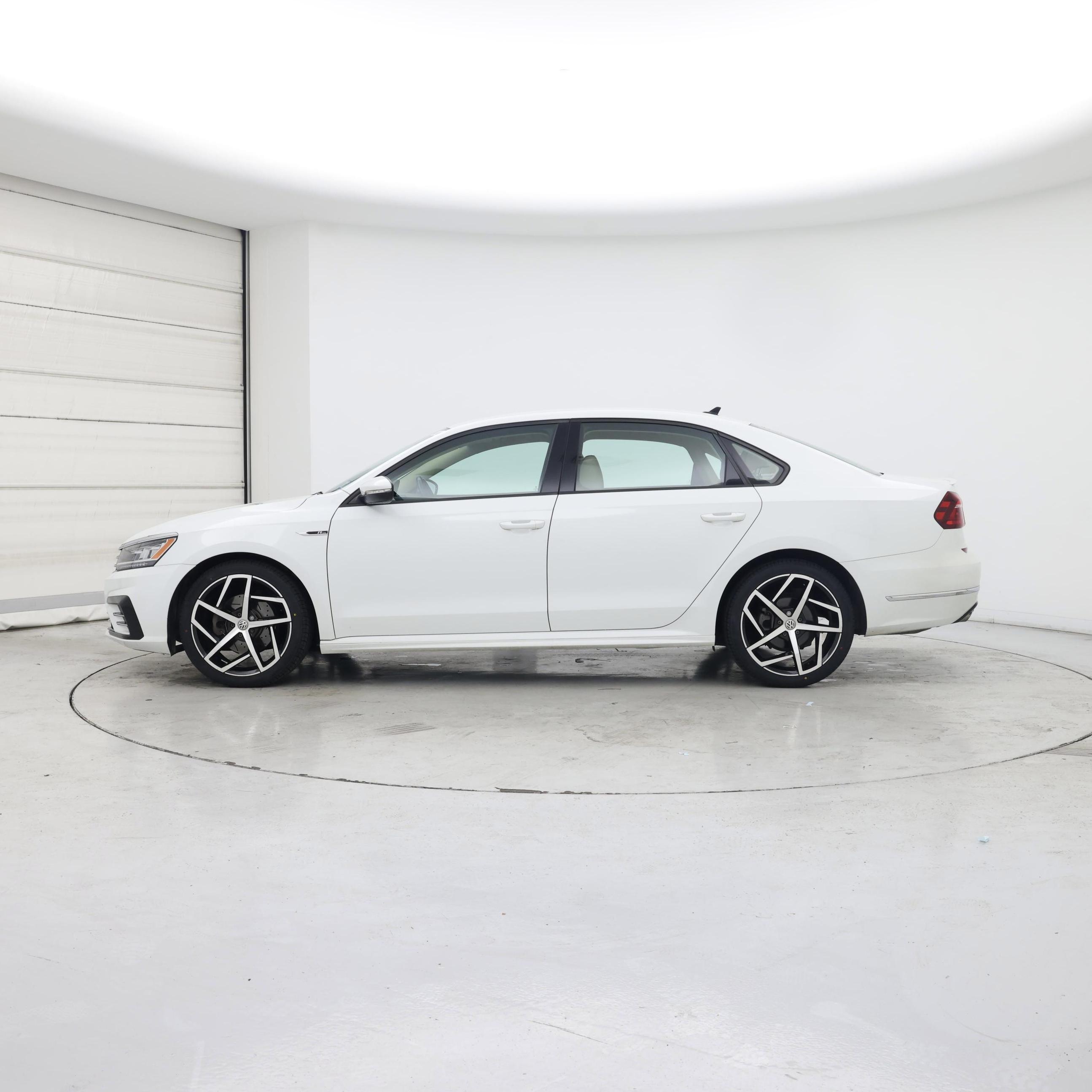 Thumbnail: 2018 Volkswagen Passat - 3