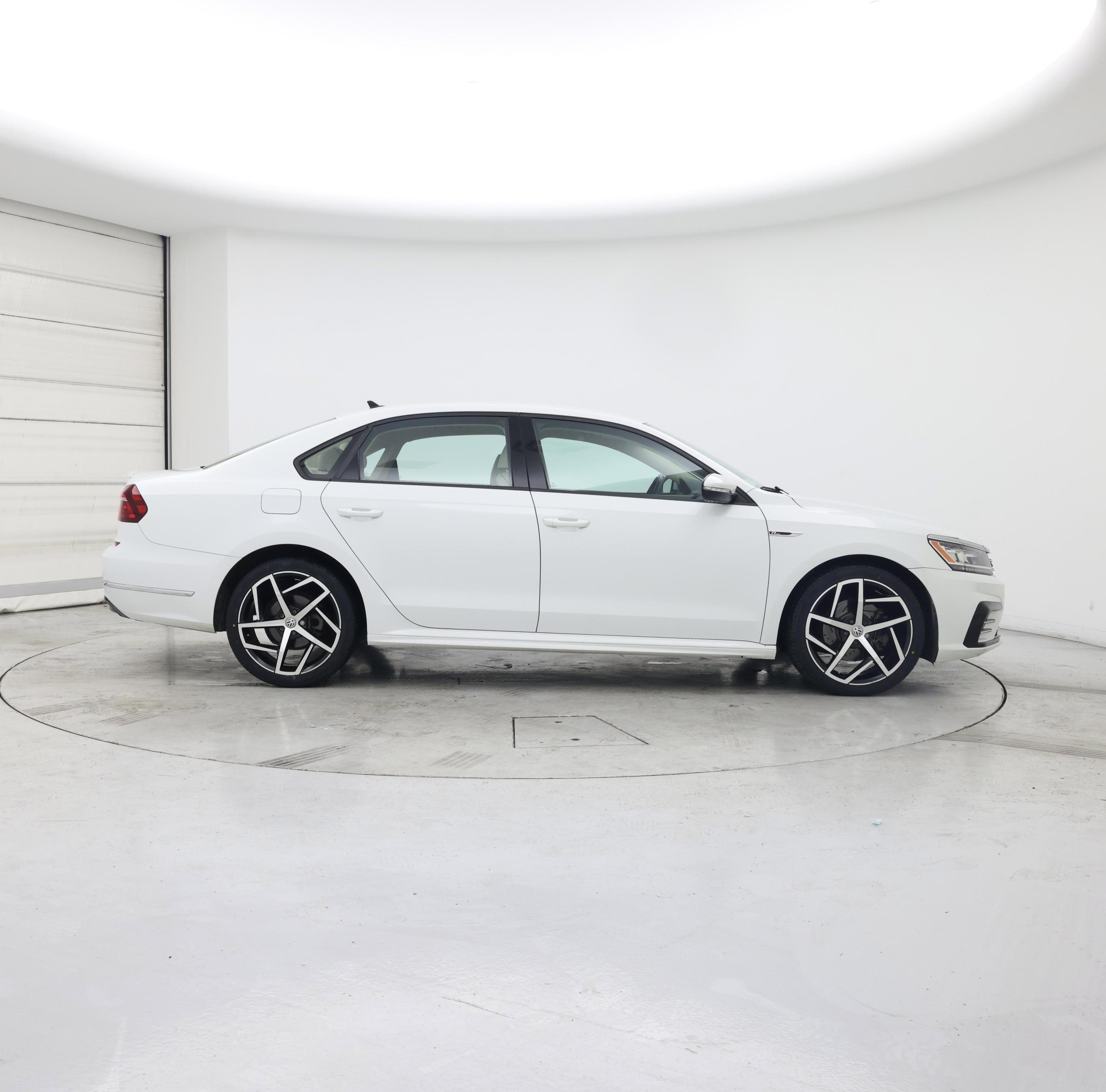 Thumbnail: 2018 Volkswagen Passat - 7