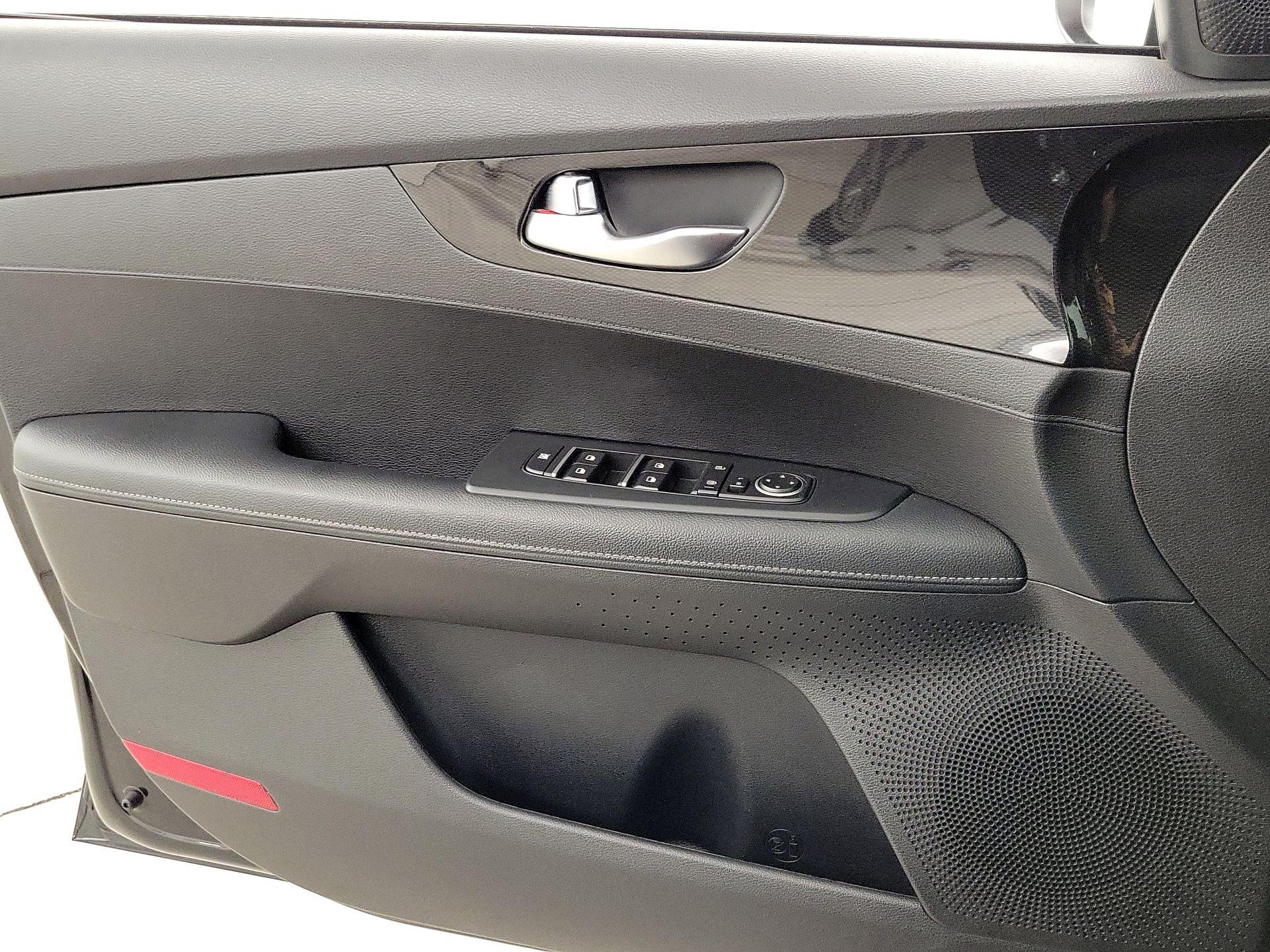 Thumbnail: 2022 Kia Forte - 12