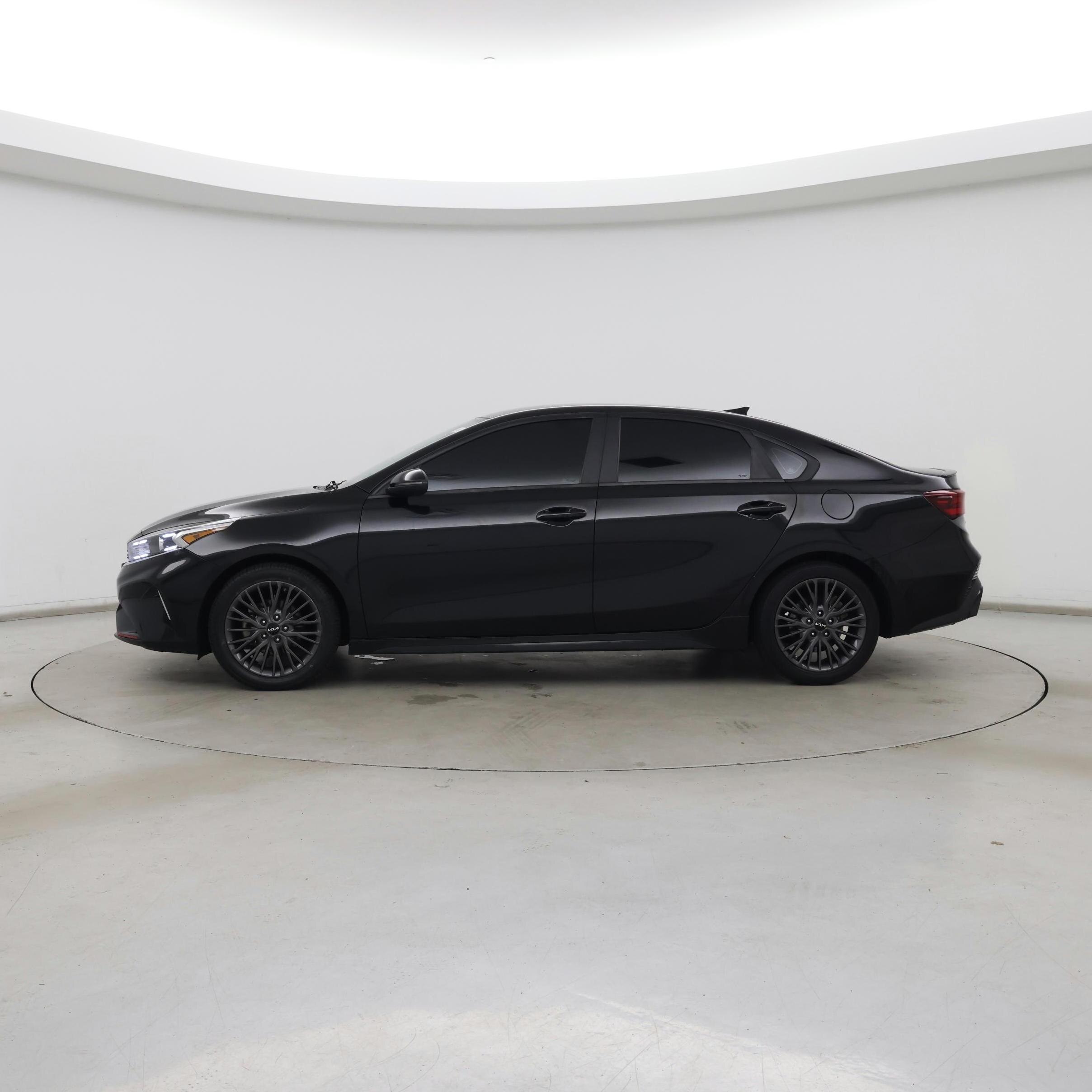 Thumbnail: 2022 Kia Forte - 3