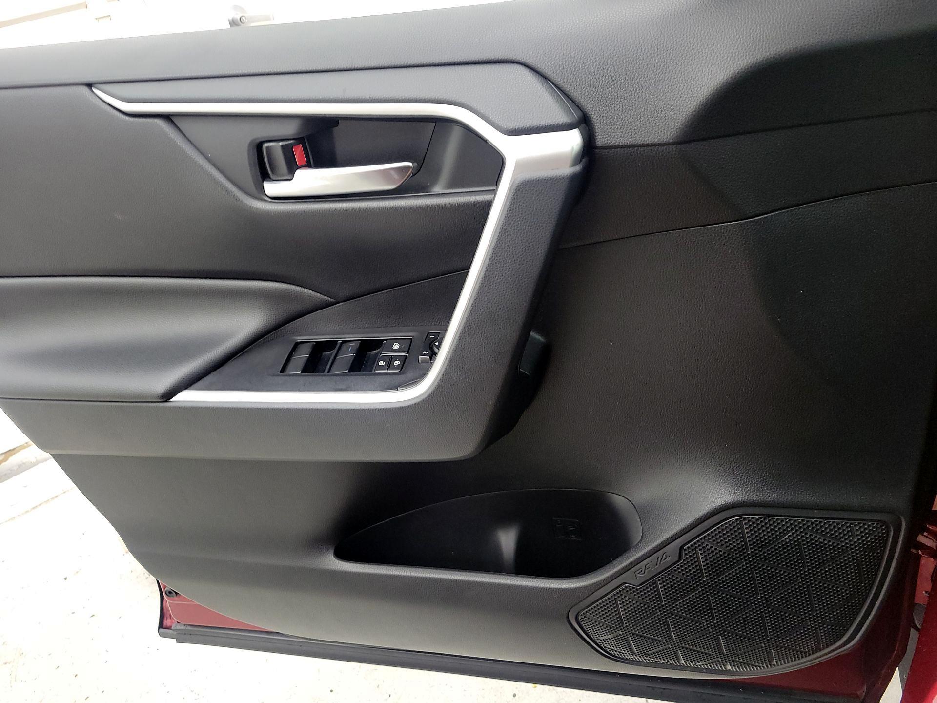 Thumbnail: 2019 Toyota RAV4 - 12