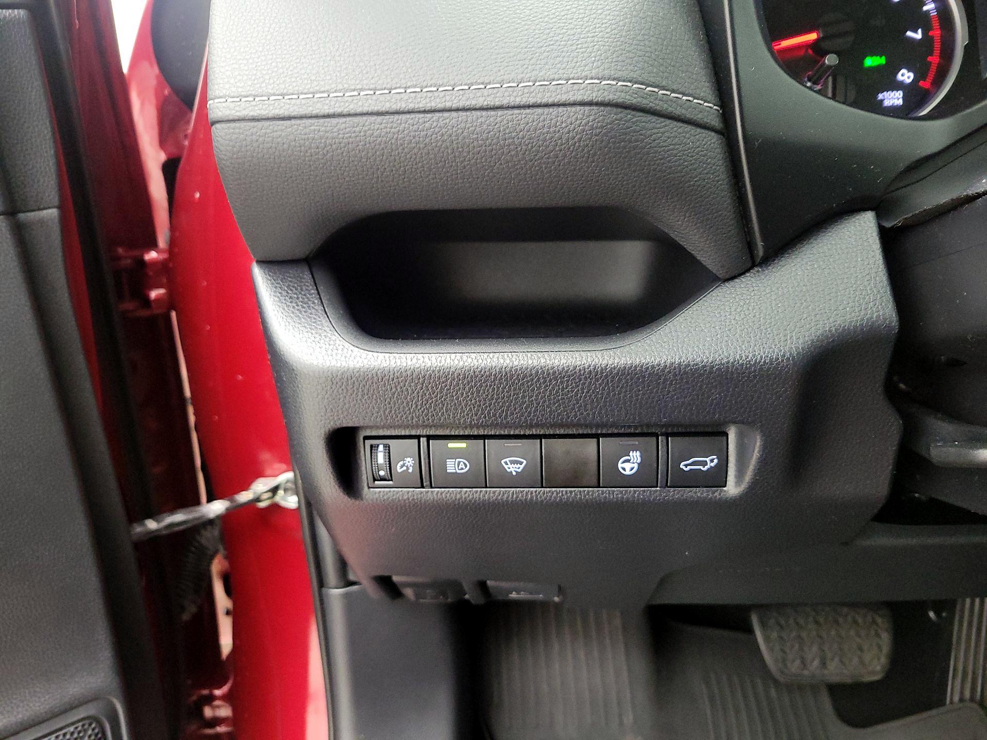 Thumbnail: 2019 Toyota RAV4 - 13