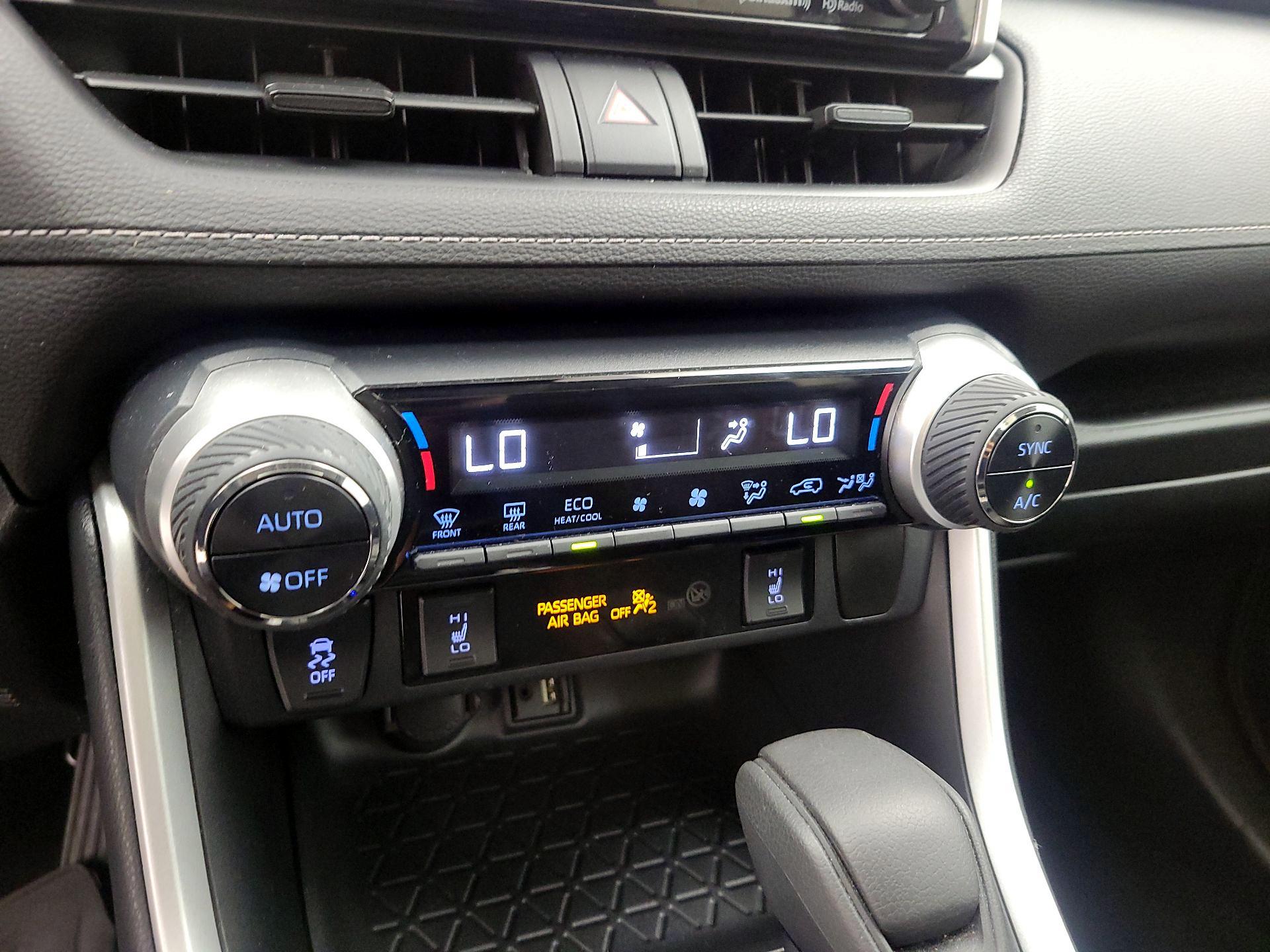 Thumbnail: 2019 Toyota RAV4 - 16