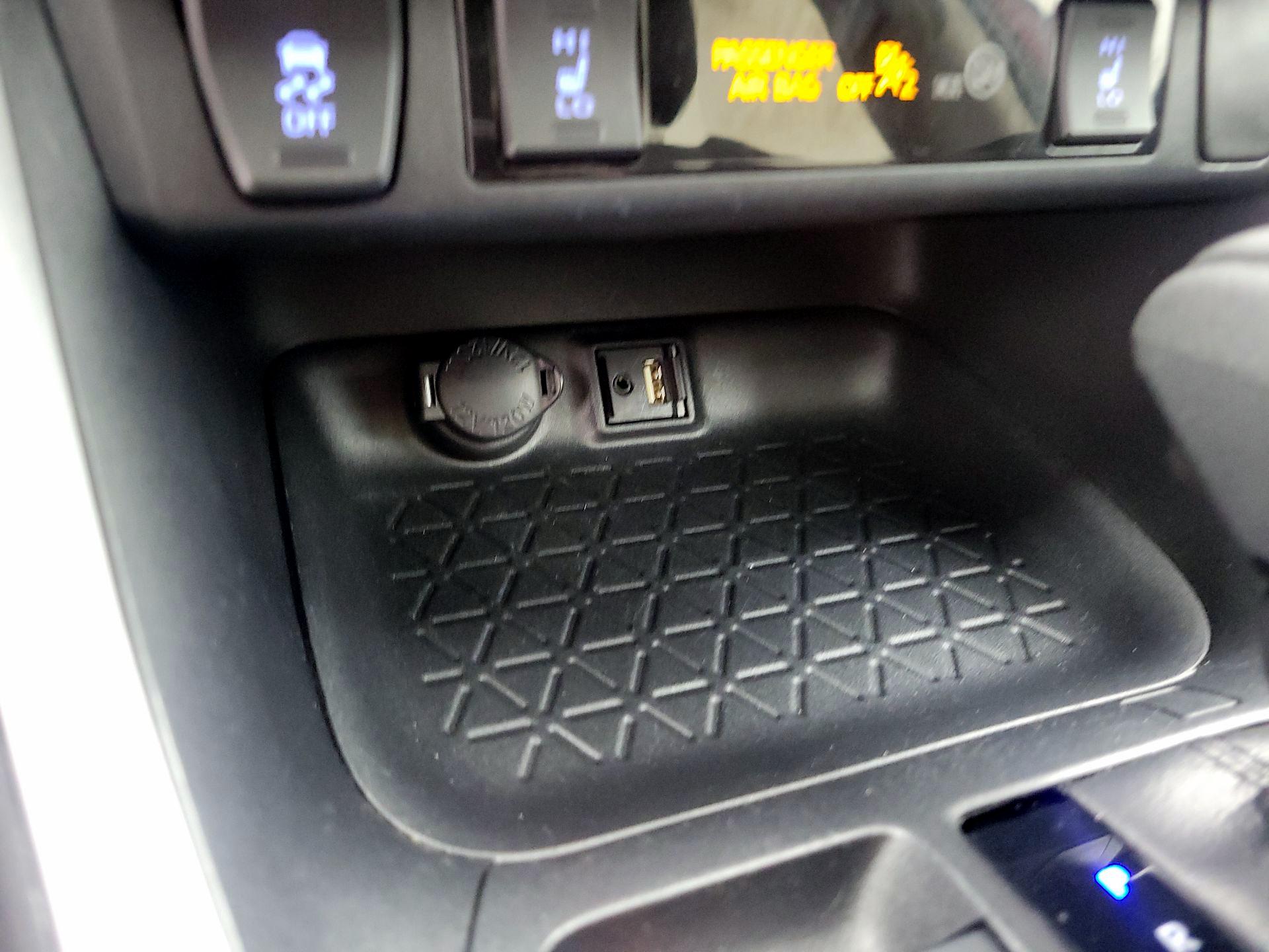 Thumbnail: 2019 Toyota RAV4 - 18
