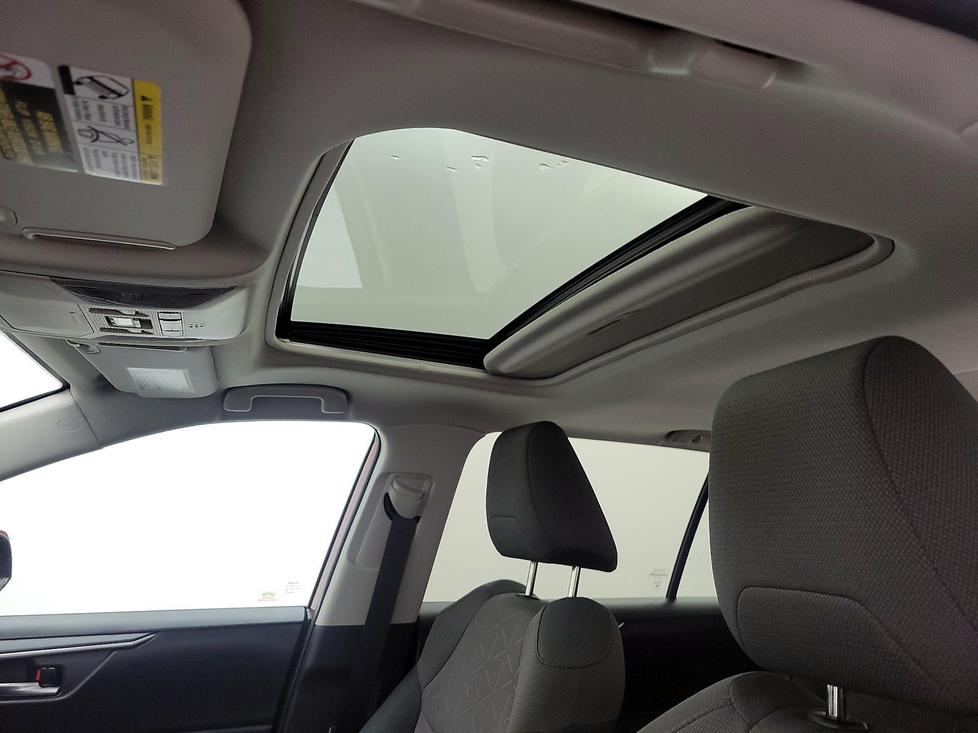 Thumbnail: 2019 Toyota RAV4 - 19