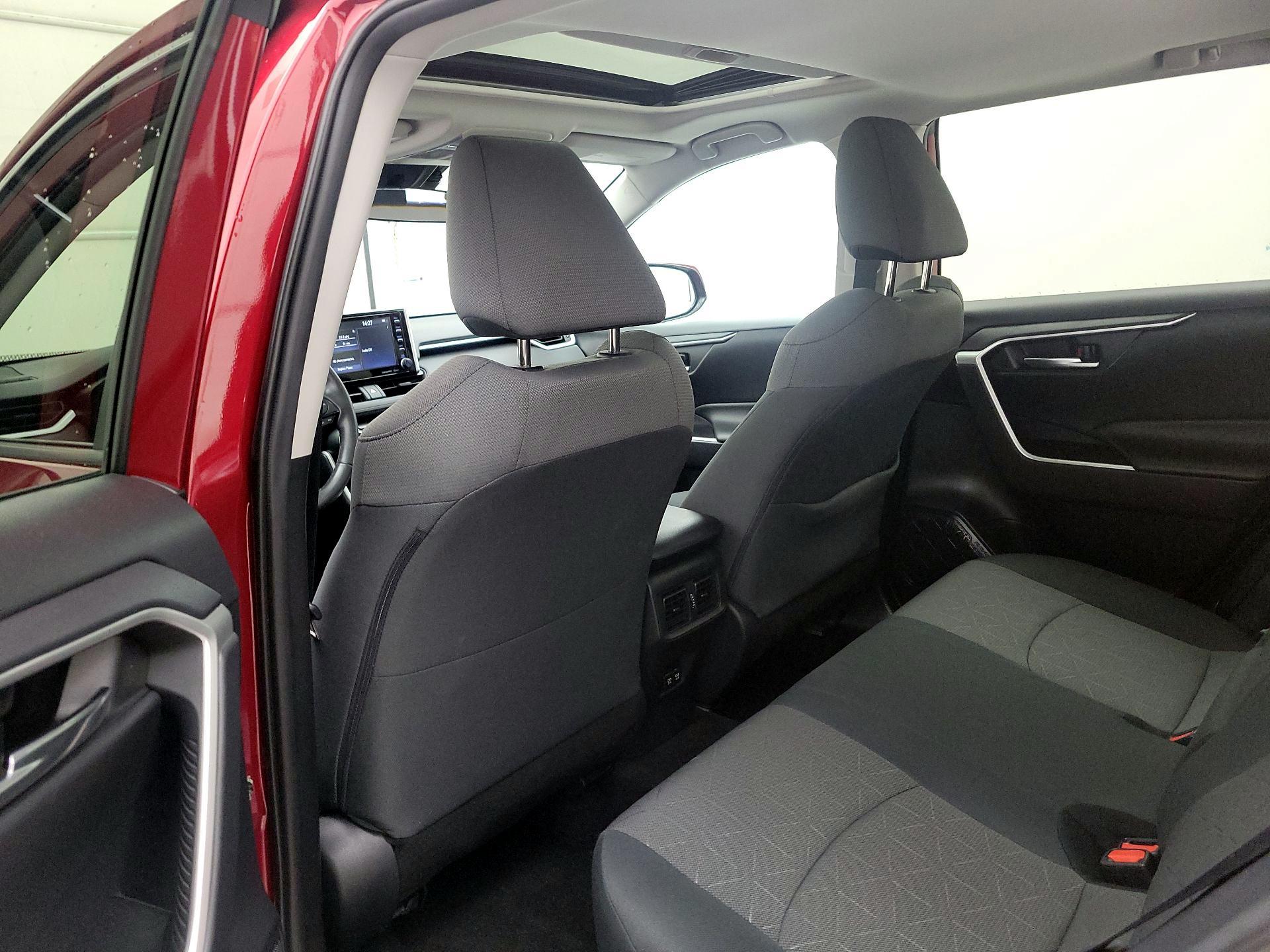 Thumbnail: 2019 Toyota RAV4 - 20