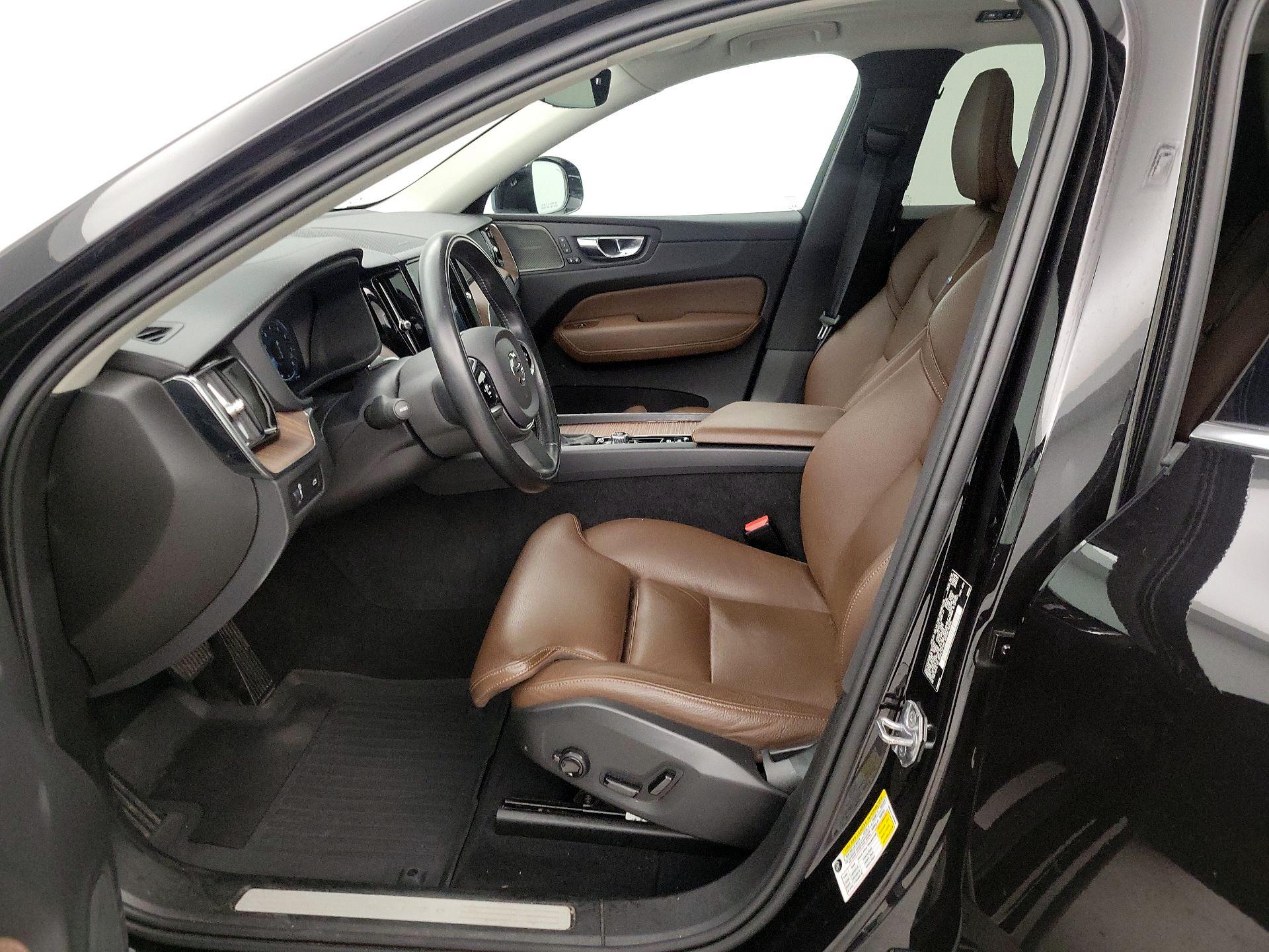 Thumbnail: 2020 Volvo XC60 - 11