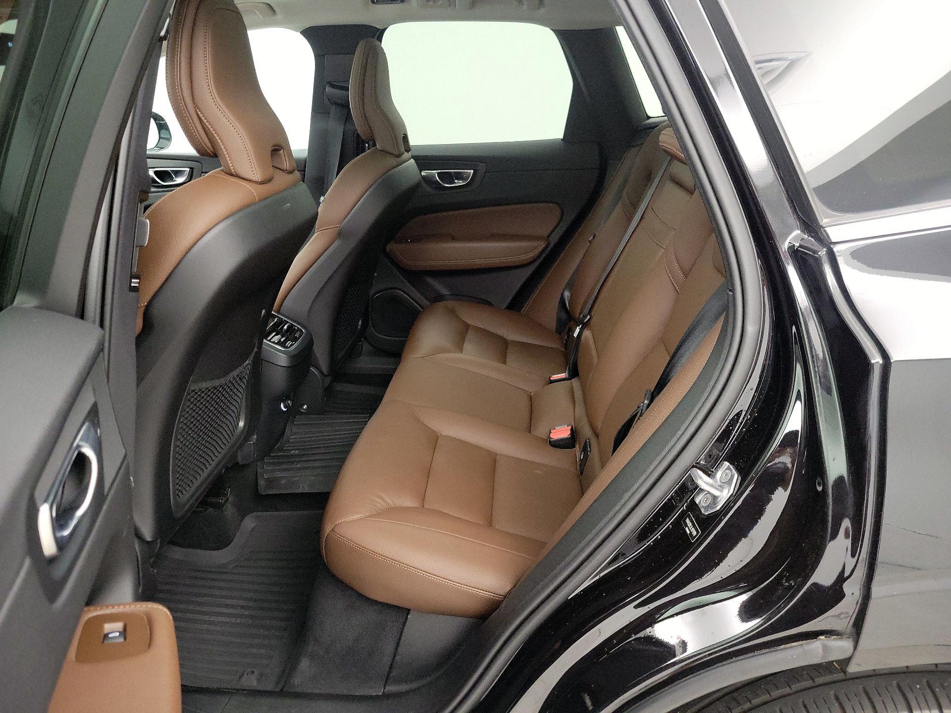 Thumbnail: 2020 Volvo XC60 - 20