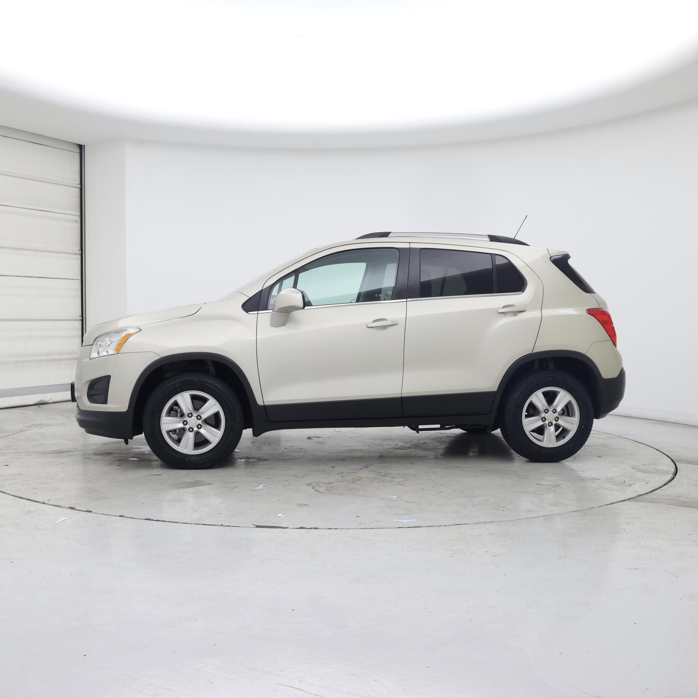 Thumbnail: 2016 Chevrolet Trax - 3