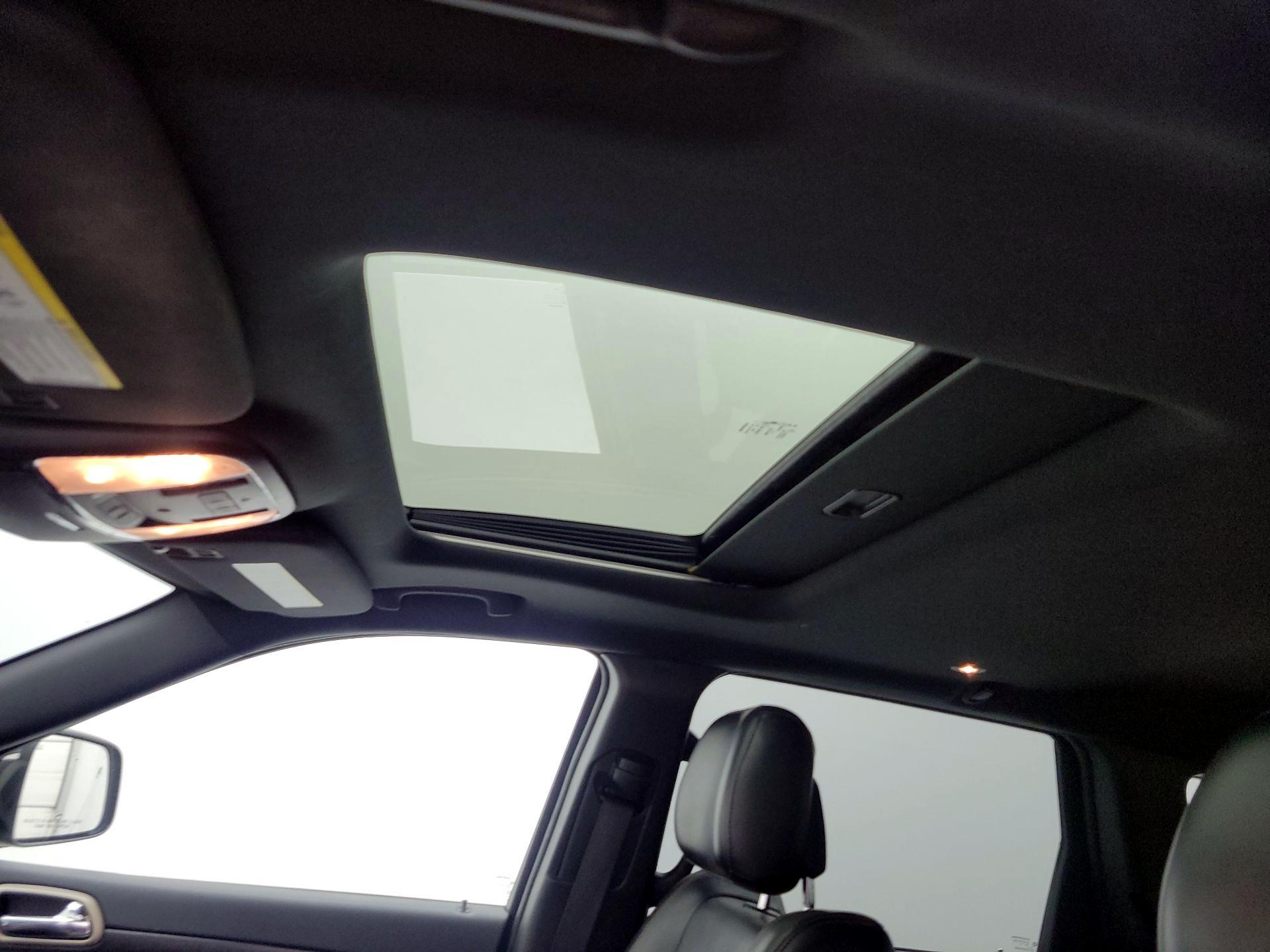 Thumbnail: 2016 Jeep Grand Cherokee - 19