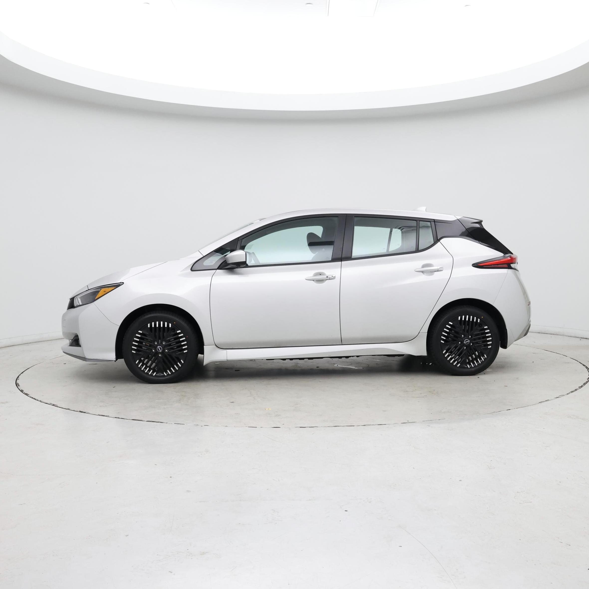 Thumbnail: 2023 Nissan Leaf - 3