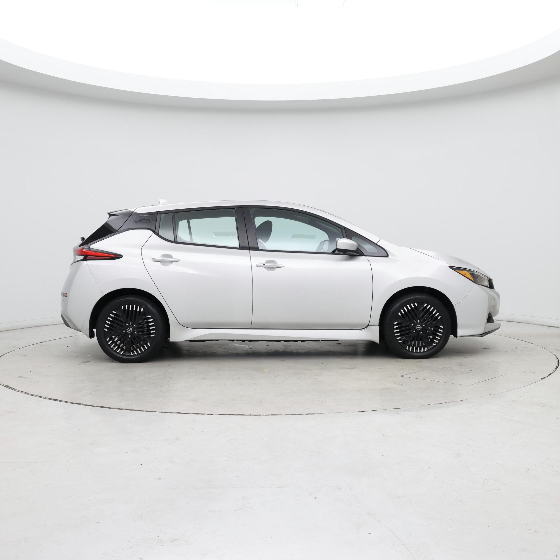 Thumbnail: 2023 Nissan Leaf - 7