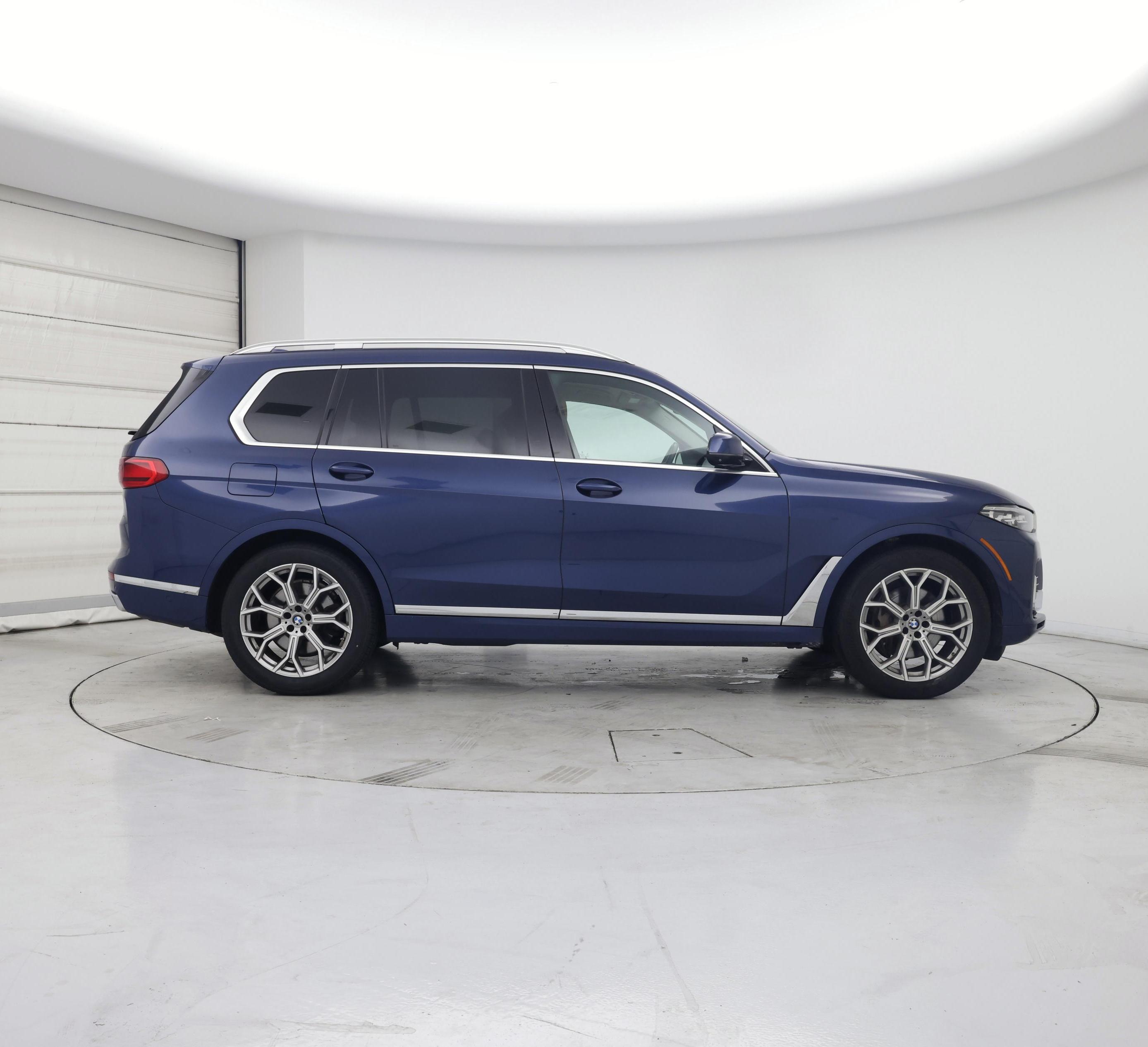 Thumbnail: 2021 BMW X7 - 7