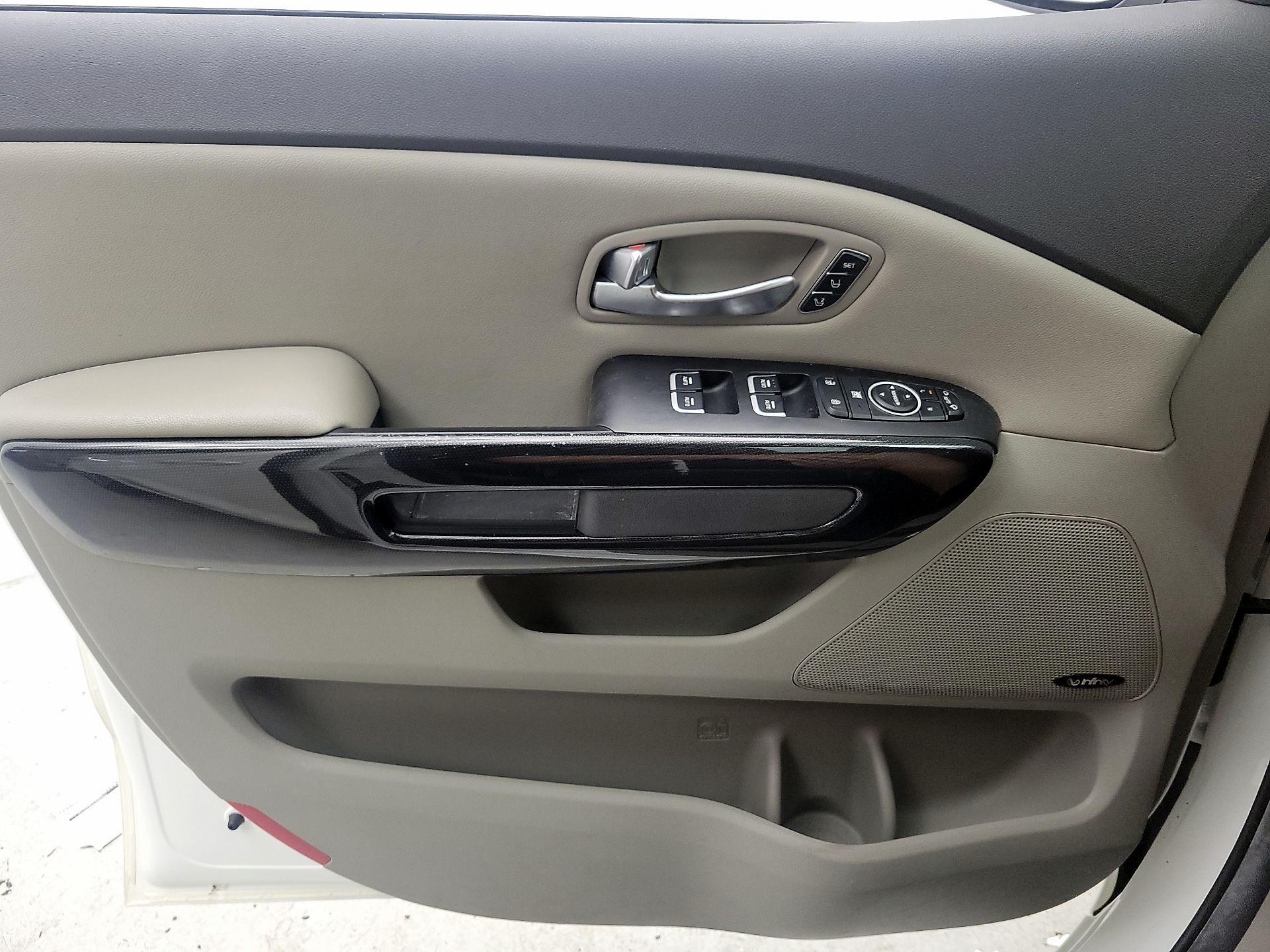 Thumbnail: 2015 Kia Sedona - 12