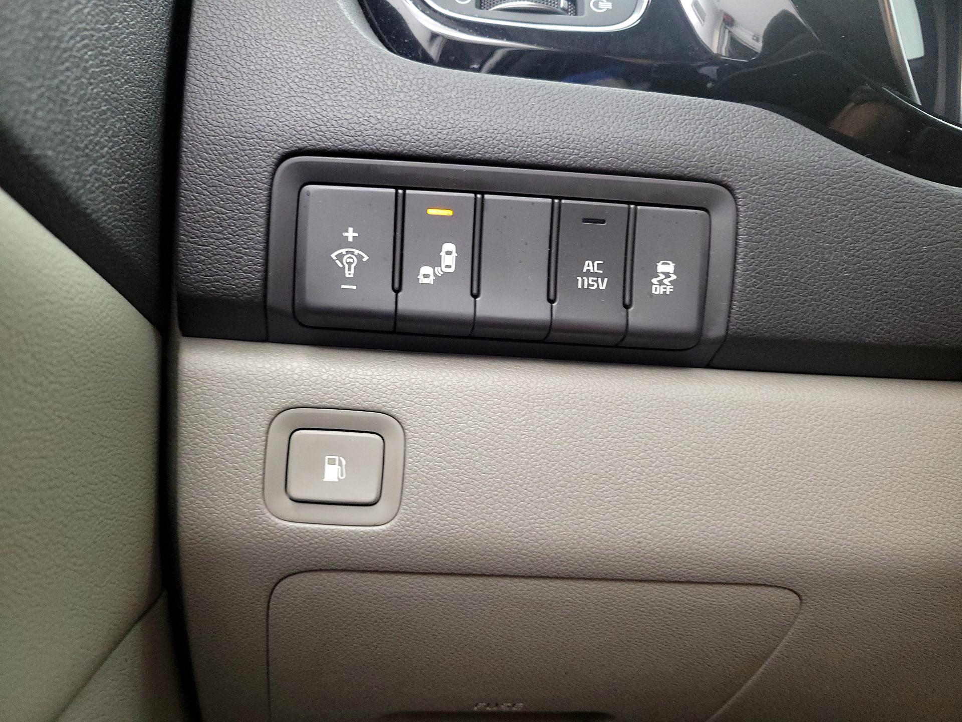 Thumbnail: 2015 Kia Sedona - 13