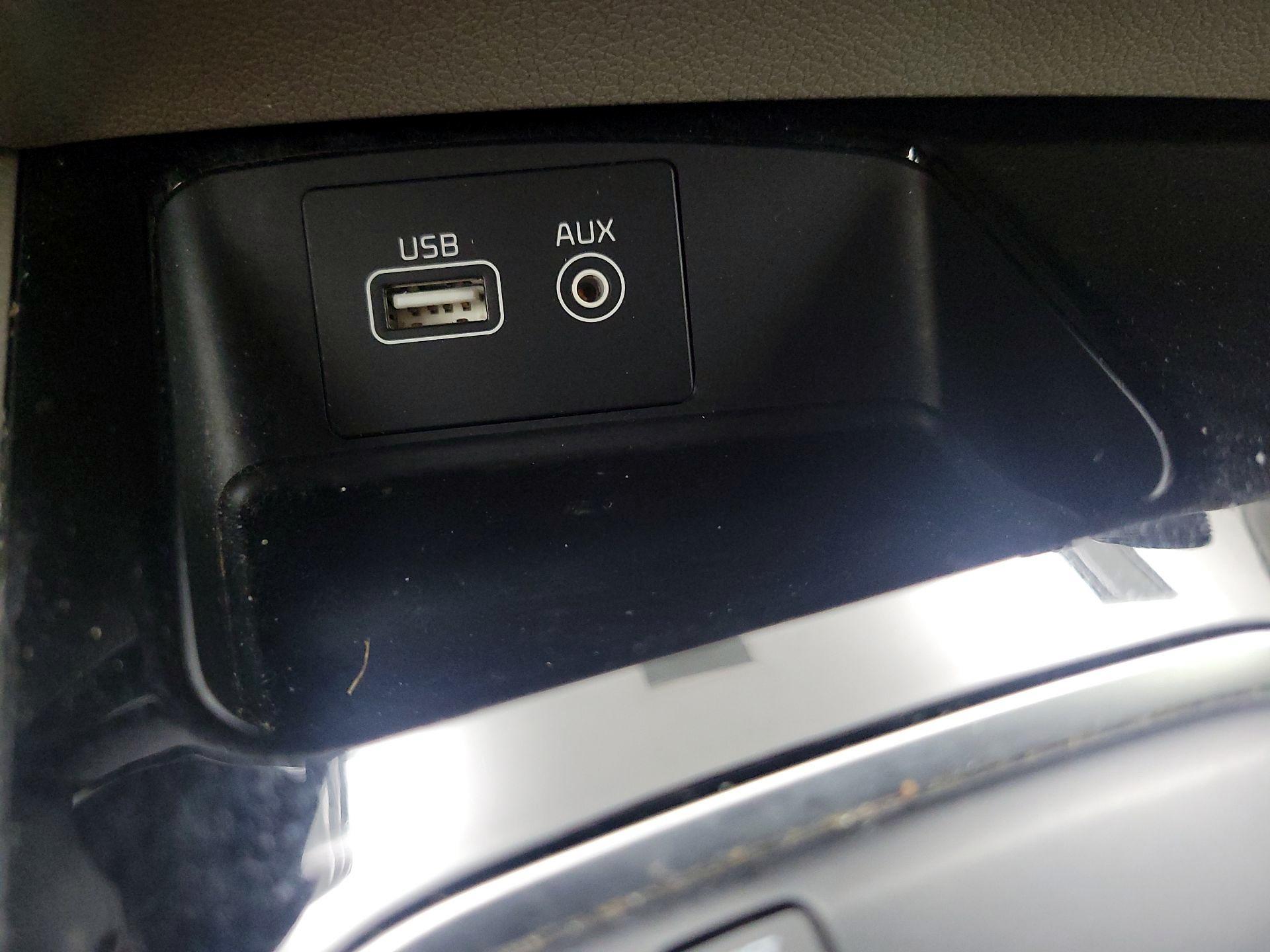 Thumbnail: 2015 Kia Sedona - 19