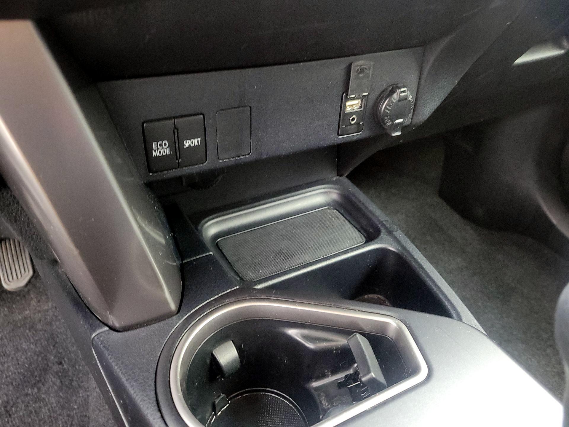 Thumbnail: 2018 Toyota RAV4 - 18
