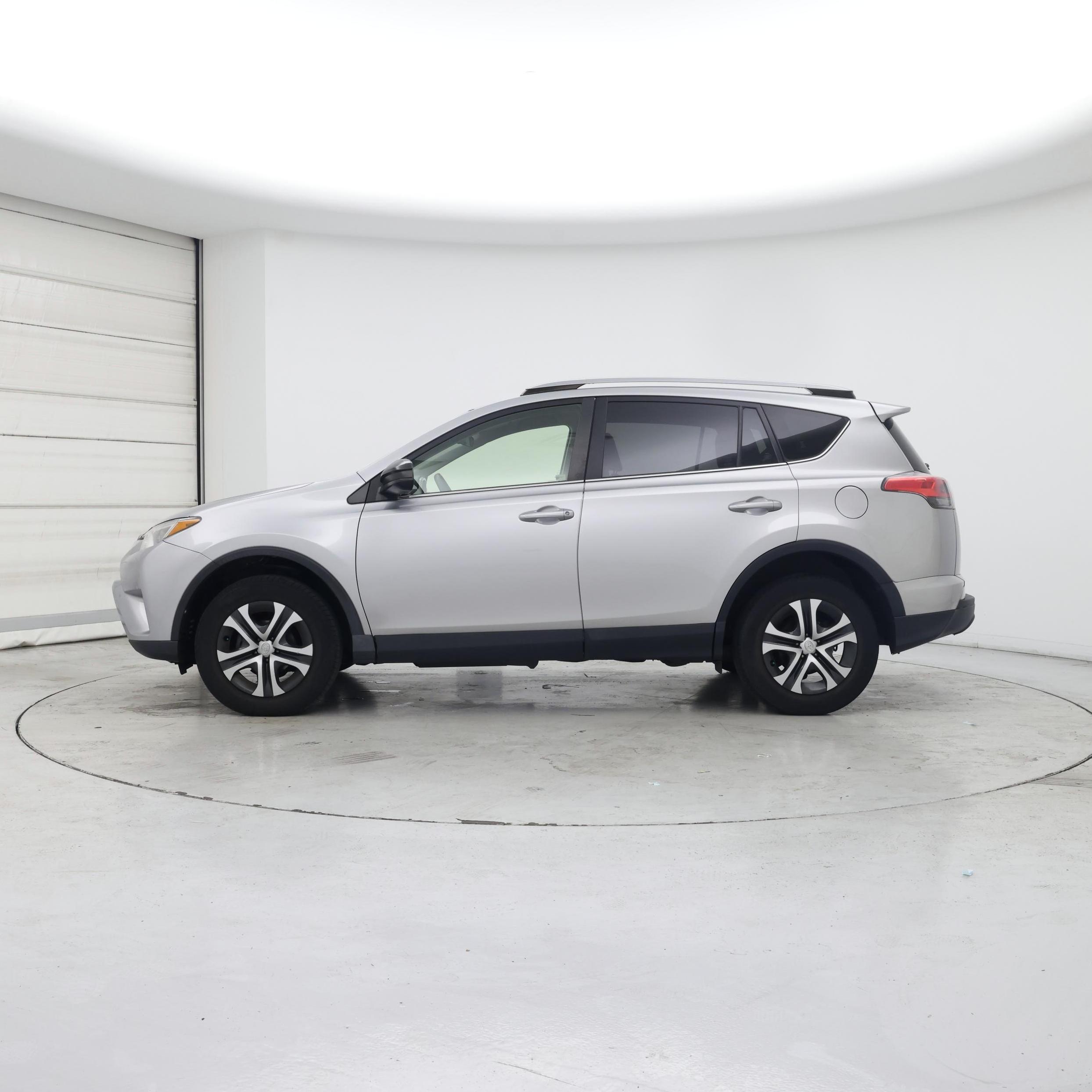 Thumbnail: 2018 Toyota RAV4 - 3