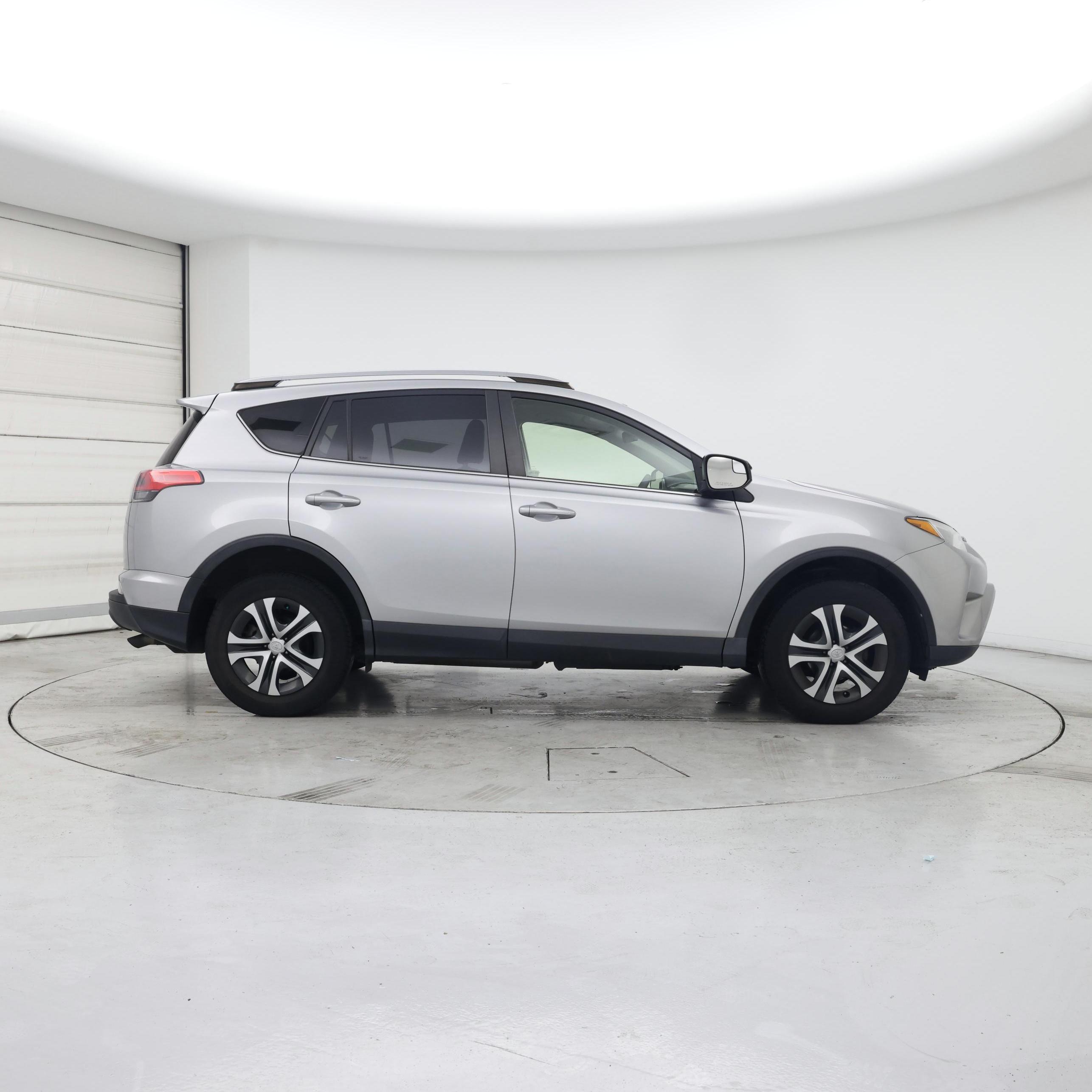 Thumbnail: 2018 Toyota RAV4 - 7