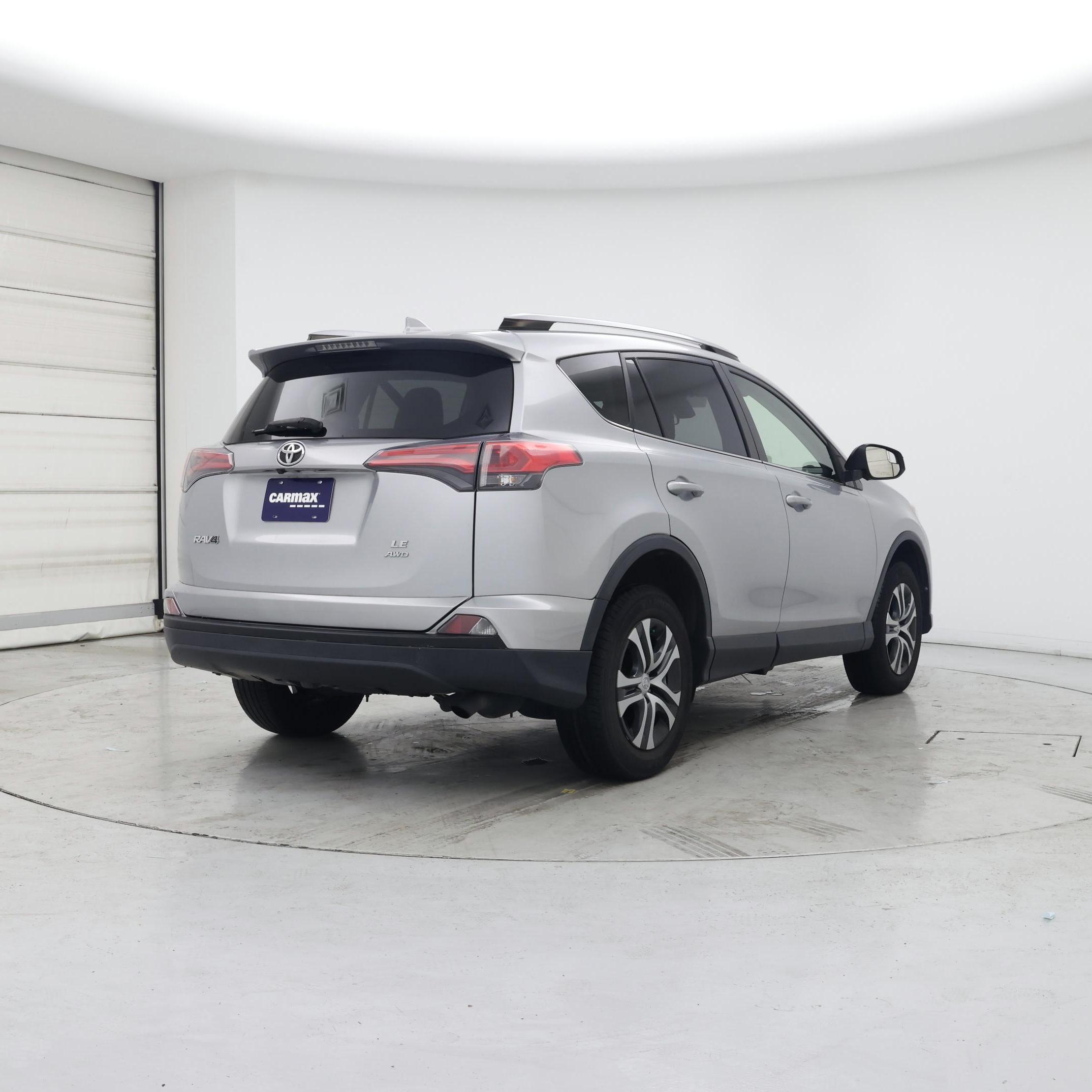 Thumbnail: 2018 Toyota RAV4 - 8
