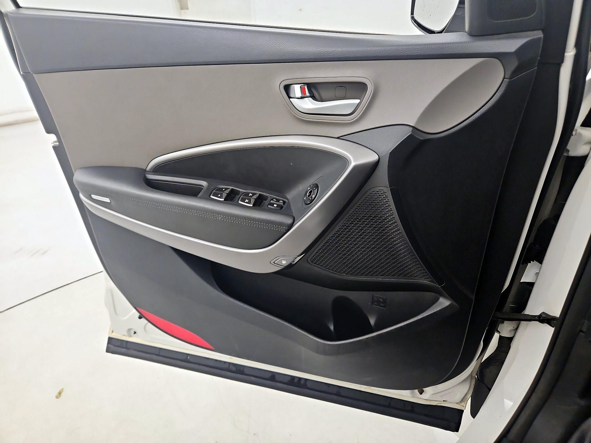 Thumbnail: 2016 Hyundai Santa Fe - 12