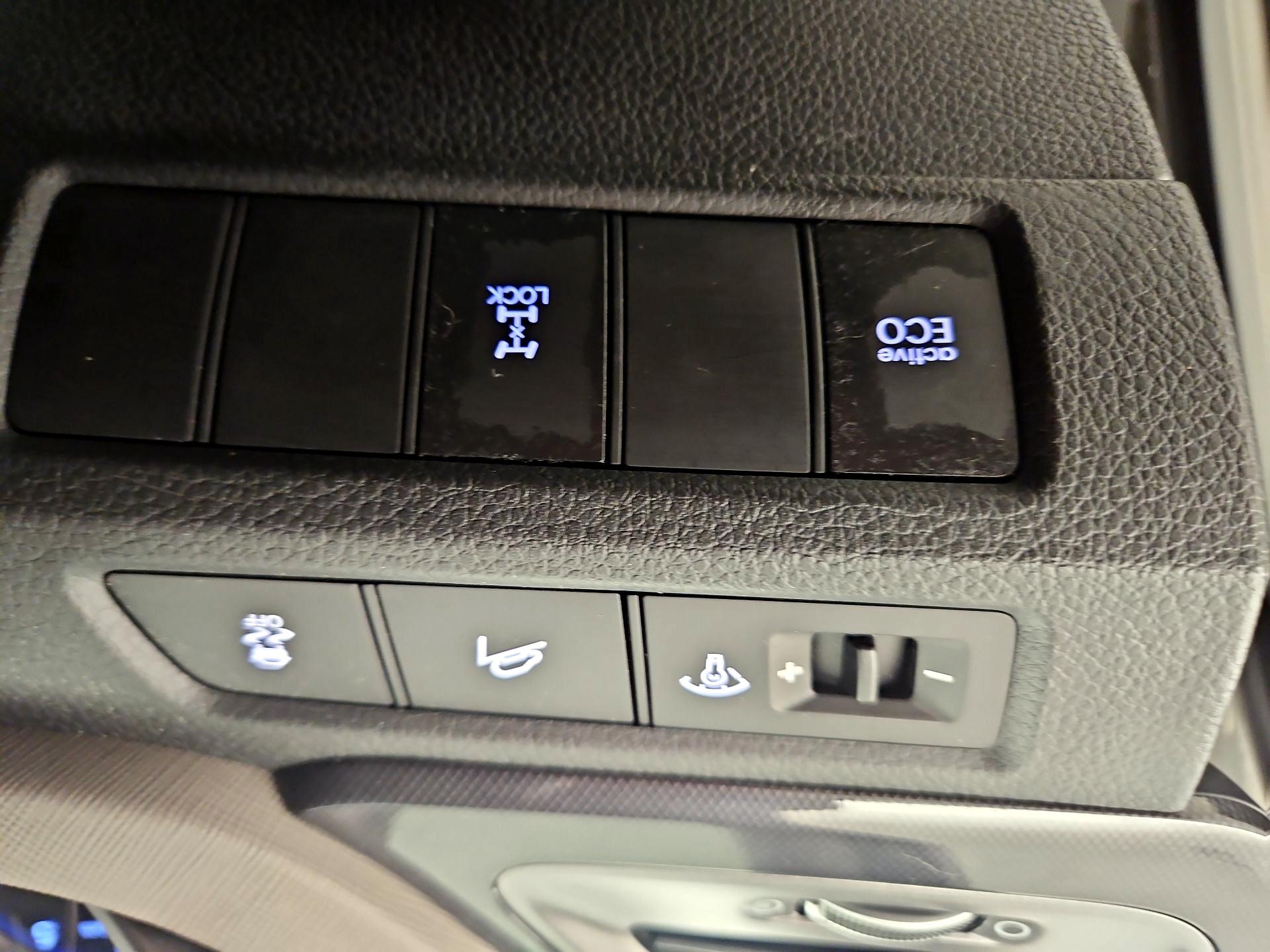 Thumbnail: 2016 Hyundai Santa Fe - 13