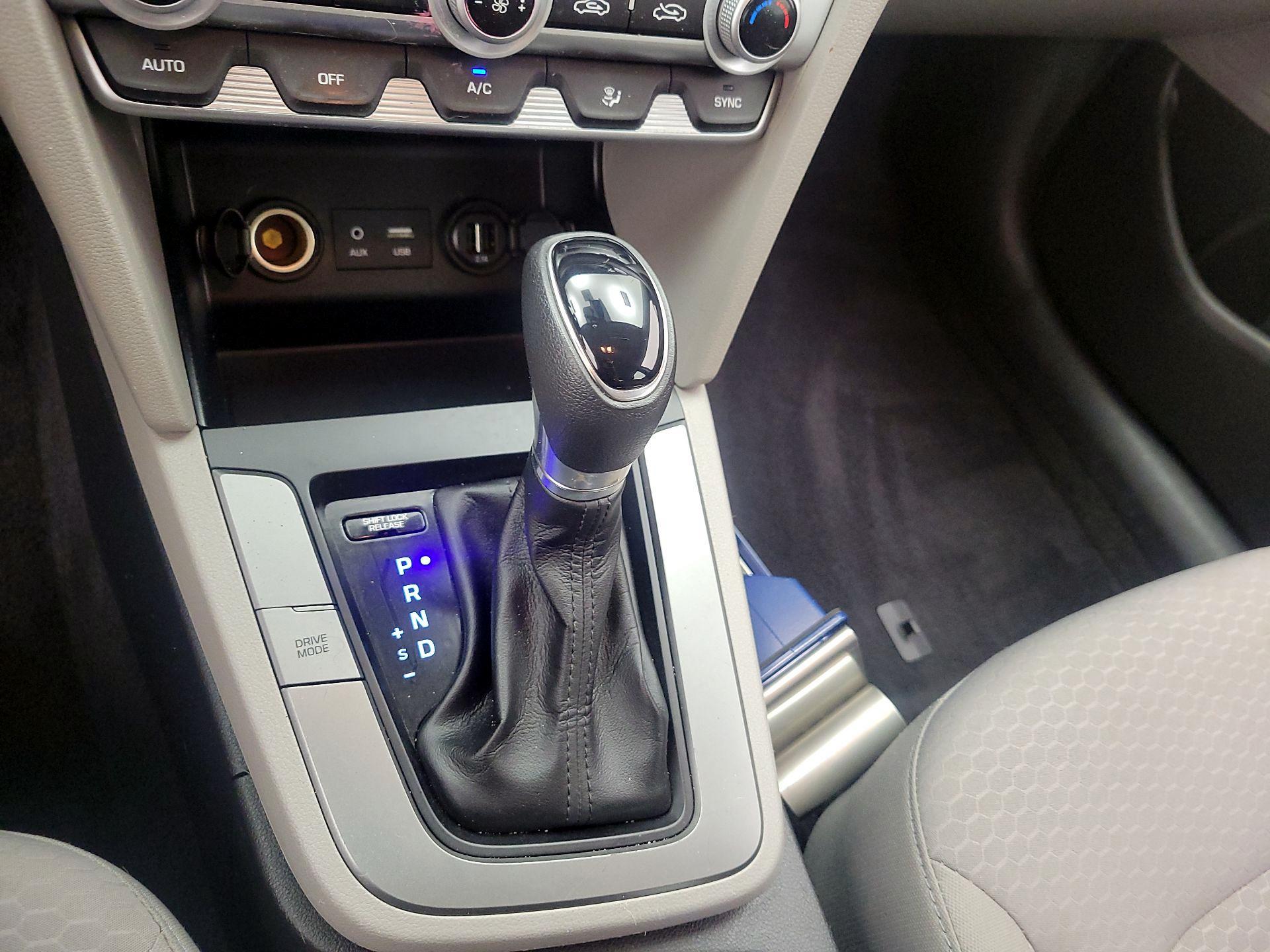 Thumbnail: 2020 Hyundai Elantra - 17