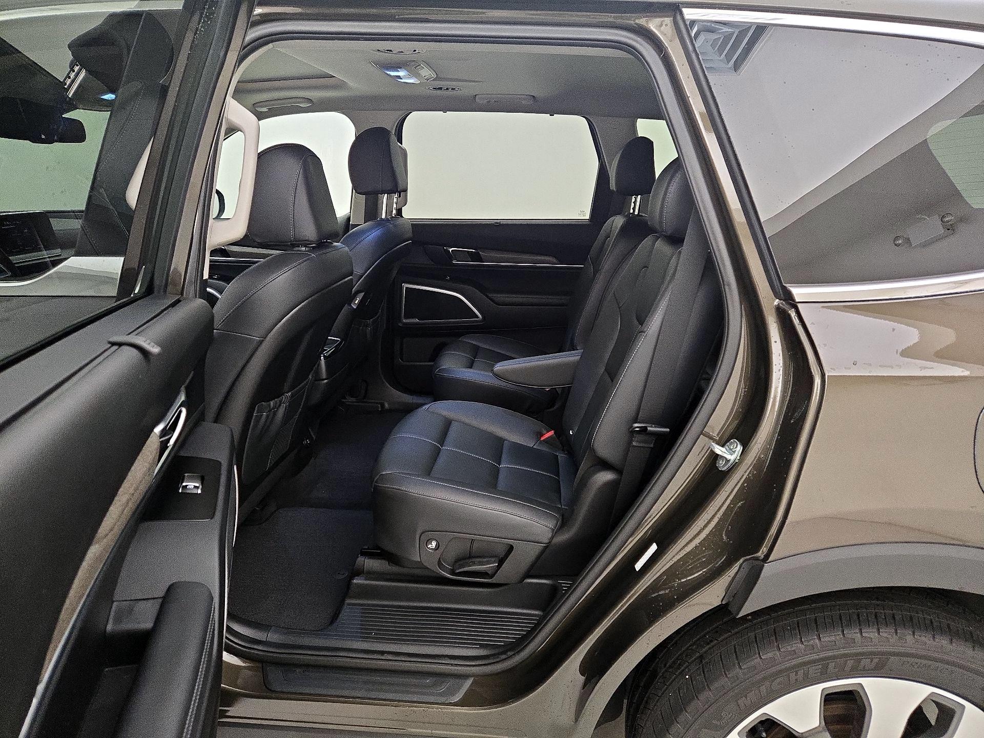Thumbnail: 2022 Kia Telluride - 19