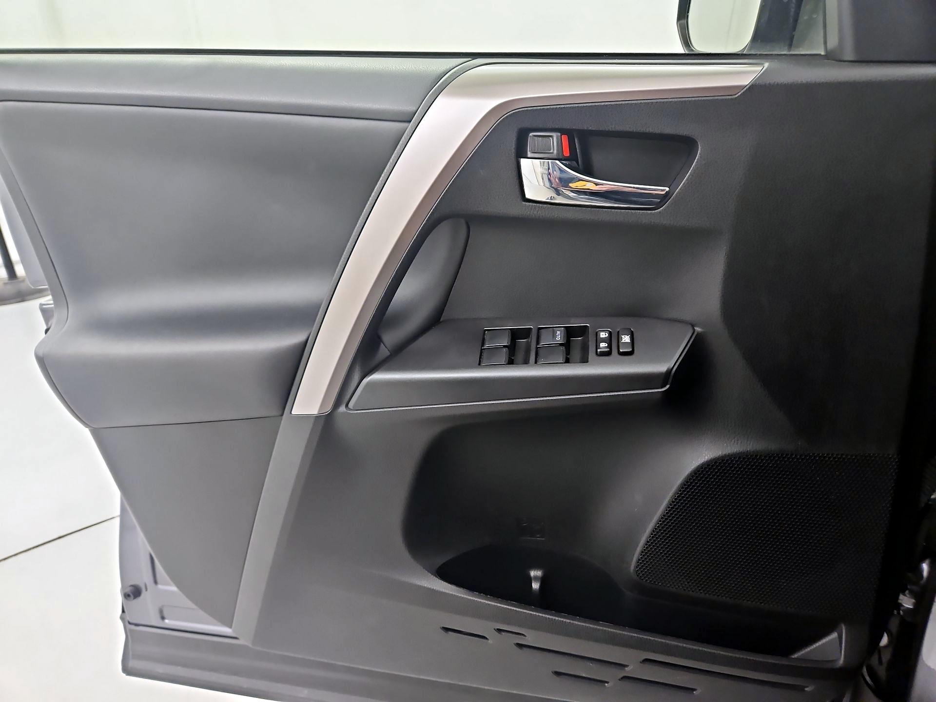 Thumbnail: 2017 Toyota RAV4 - 12