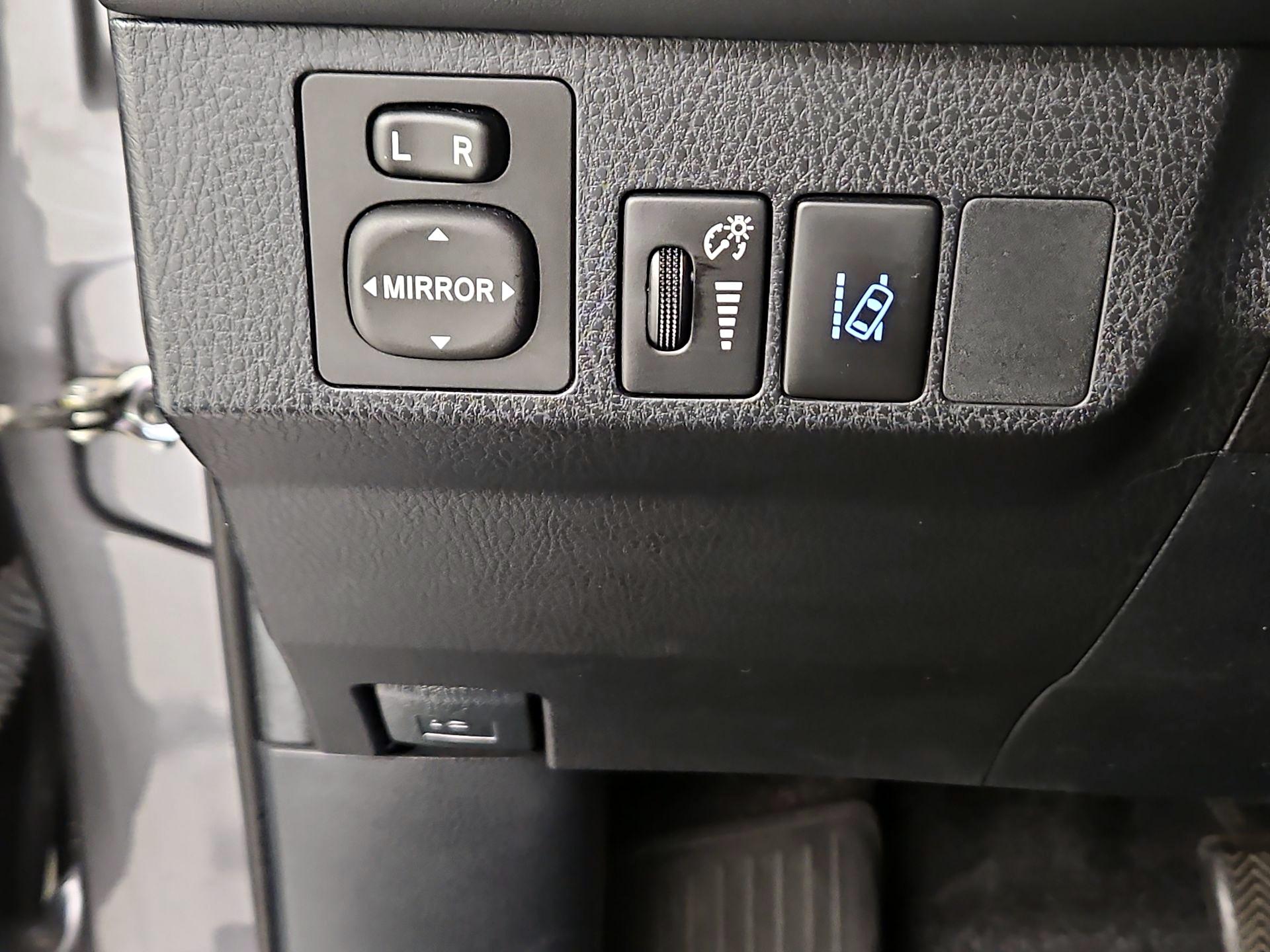 Thumbnail: 2017 Toyota RAV4 - 13