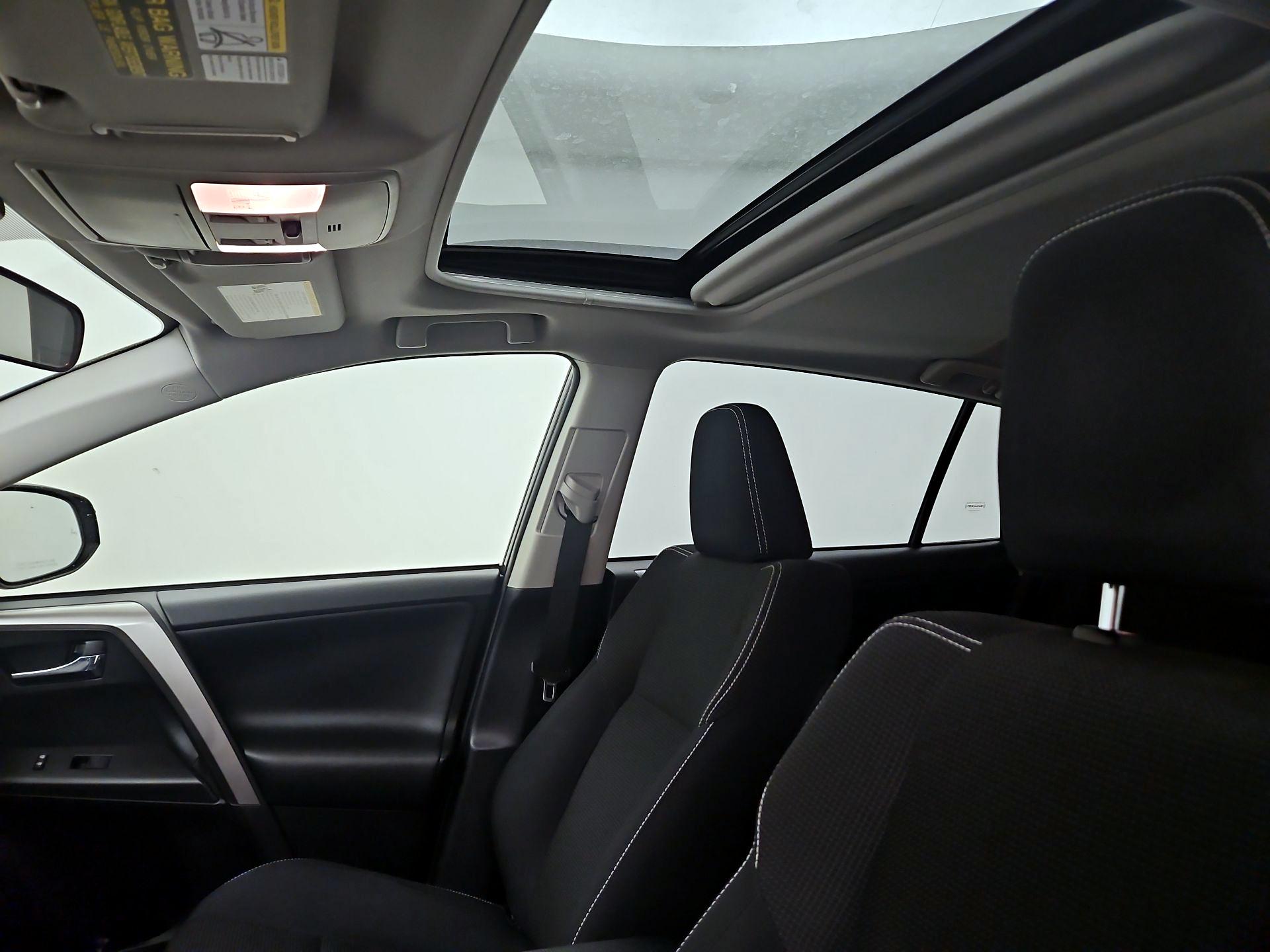 Thumbnail: 2017 Toyota RAV4 - 20