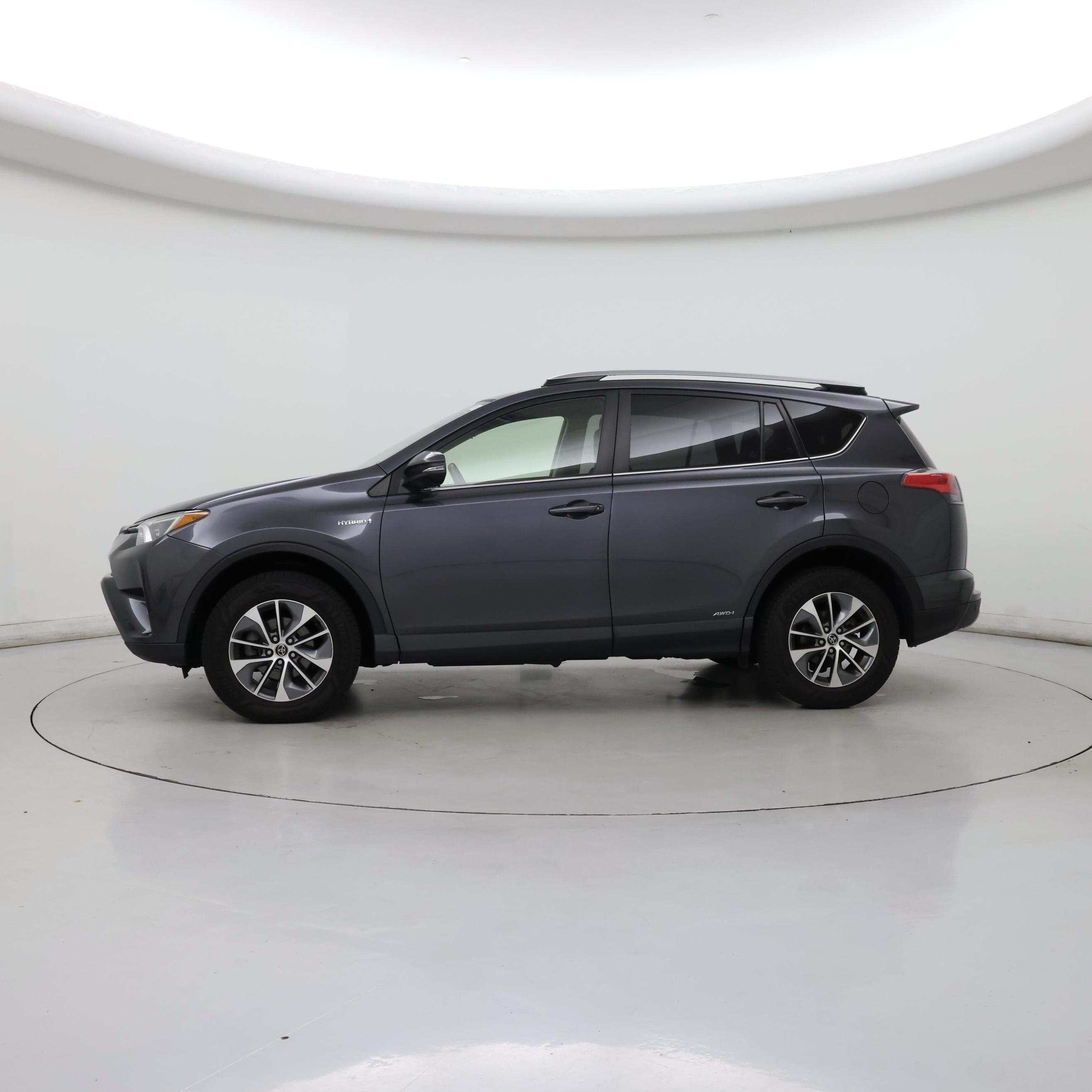 Thumbnail: 2017 Toyota RAV4 - 3