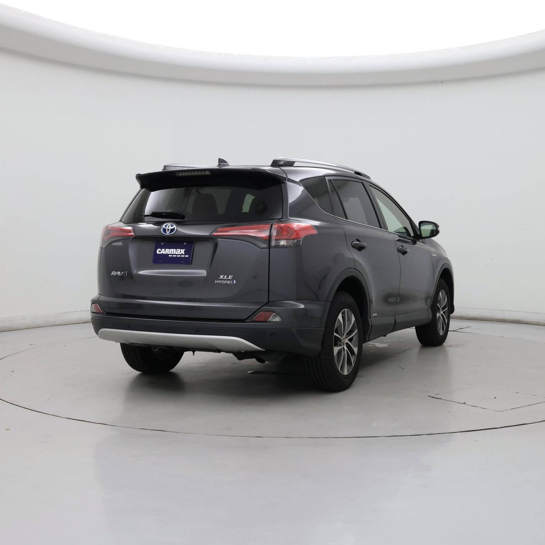 Thumbnail: 2017 Toyota RAV4 - 8